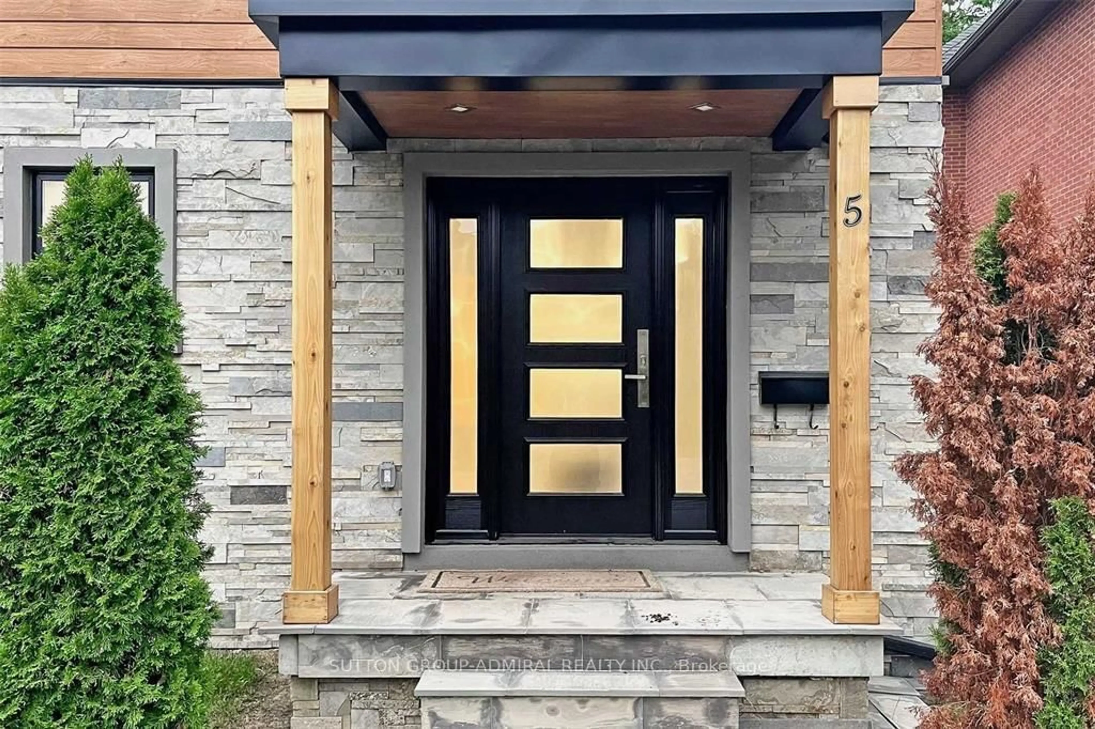 Indoor entryway for 5 Donnybrook Lane, Toronto Ontario M9A 2V2