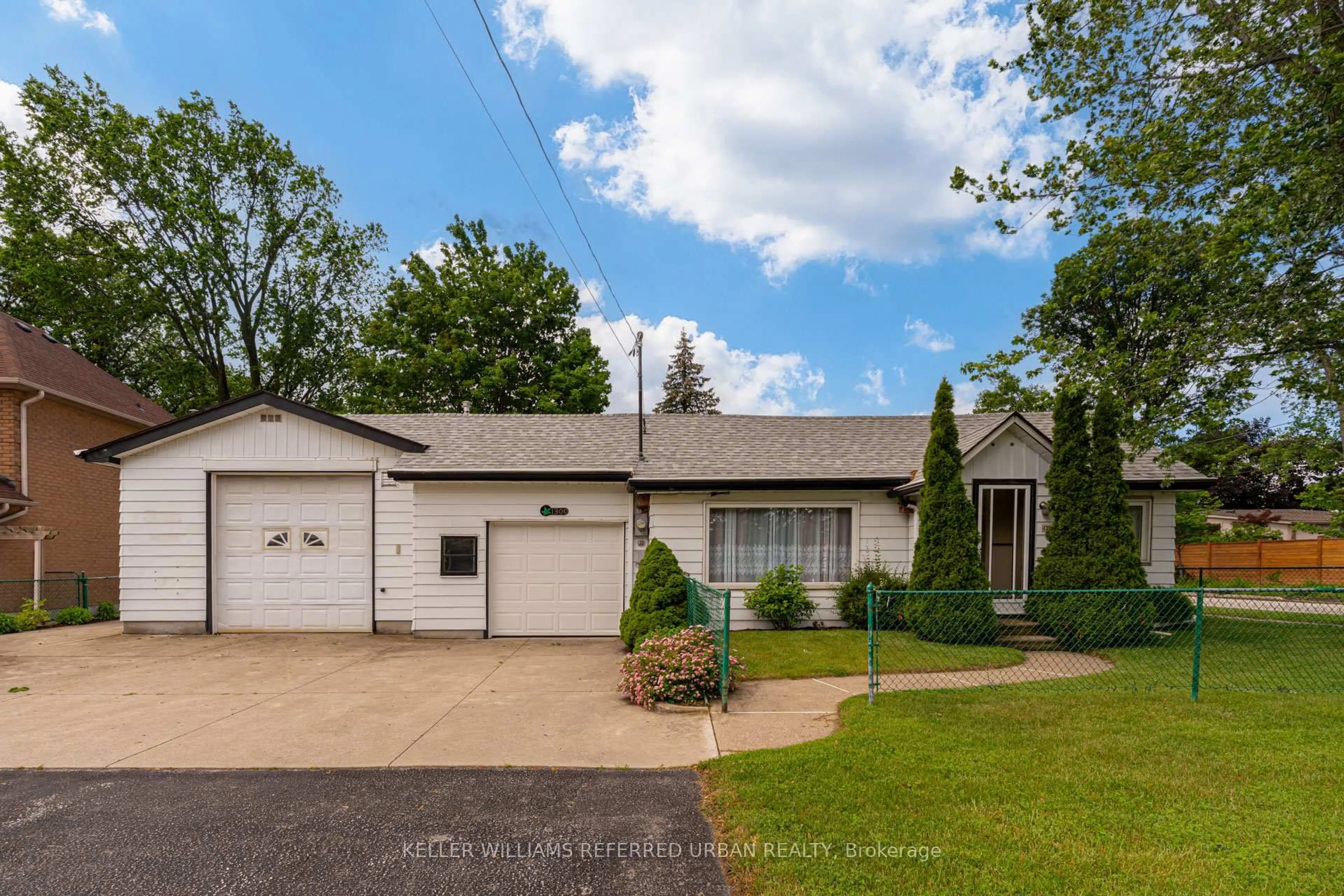 Home with vinyl exterior material, street for 1300 Meredith Ave, Mississauga Ontario L5E 2E5