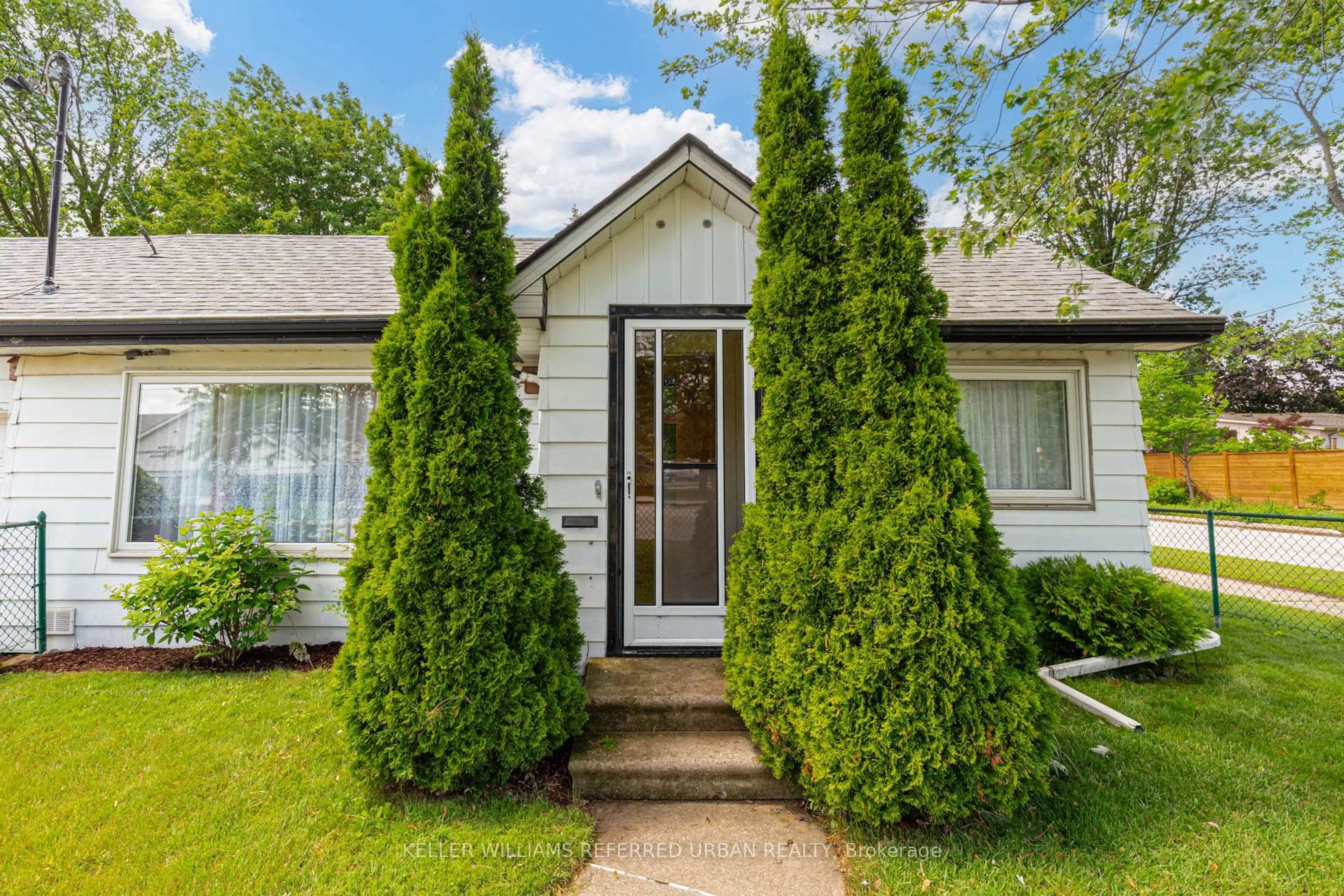 Home with vinyl exterior material, street for 1300 Meredith Ave, Mississauga Ontario L5E 2E5
