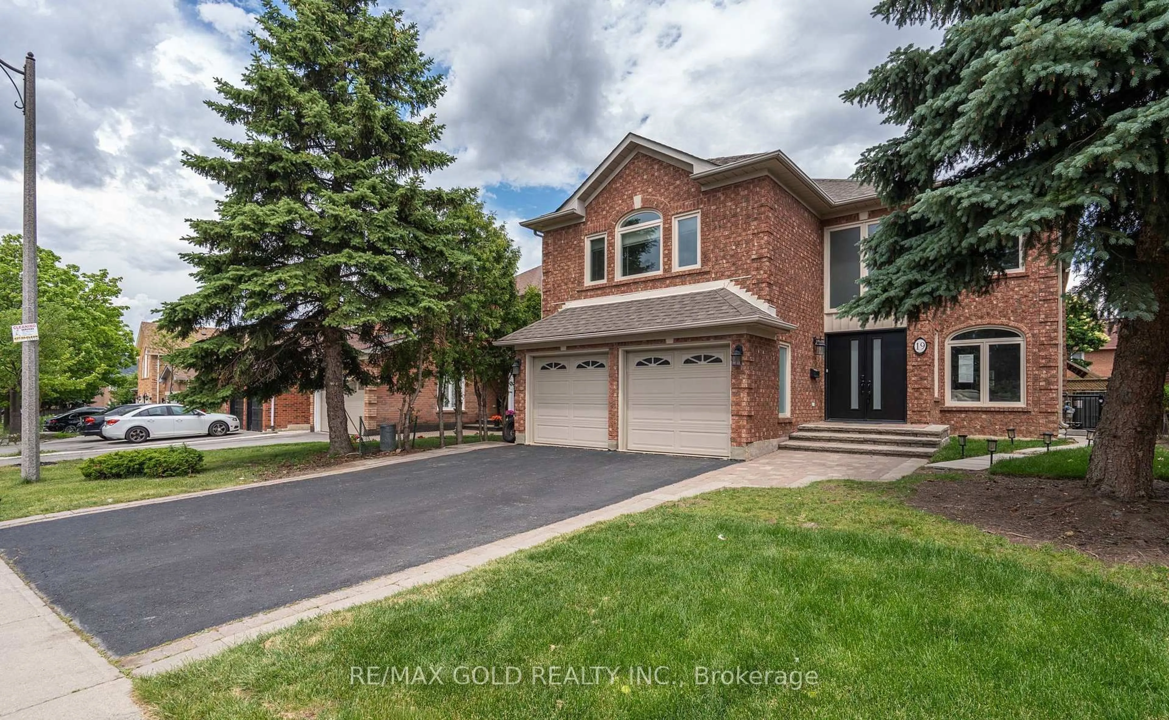 Home with brick exterior material, street for 19 Eagleridge Dr, Brampton Ontario L6R 1G6