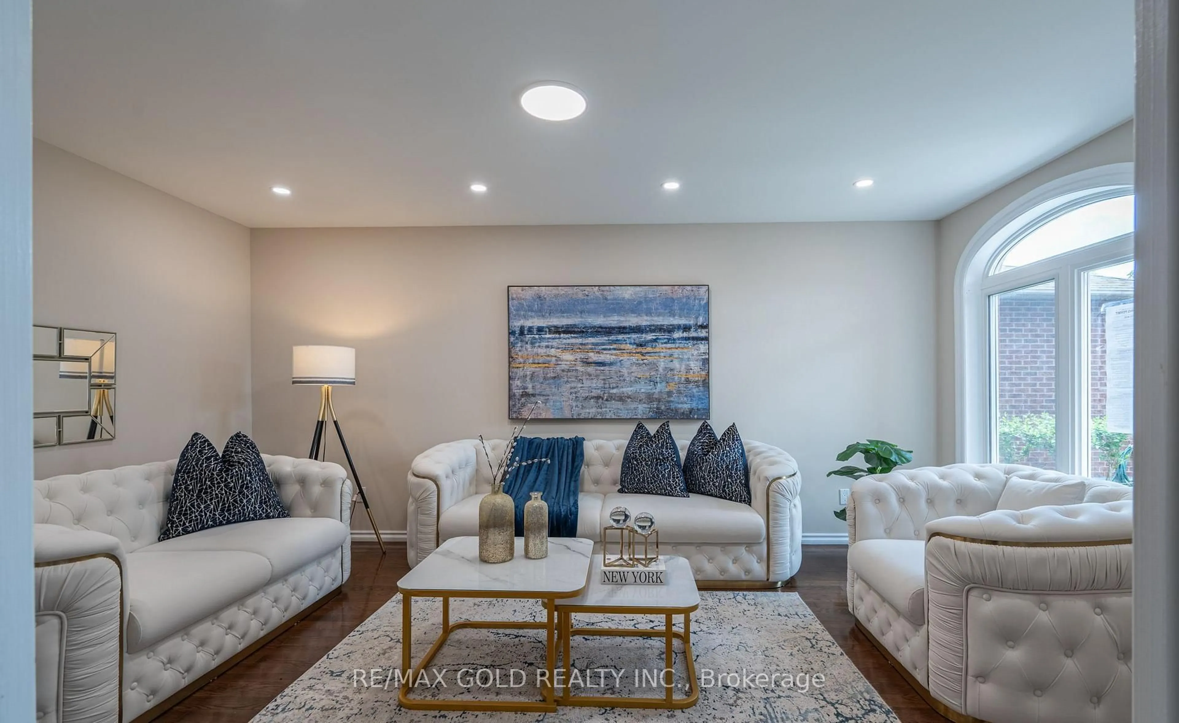 Living room with furniture, unknown for 19 Eagleridge Dr, Brampton Ontario L6R 1G6