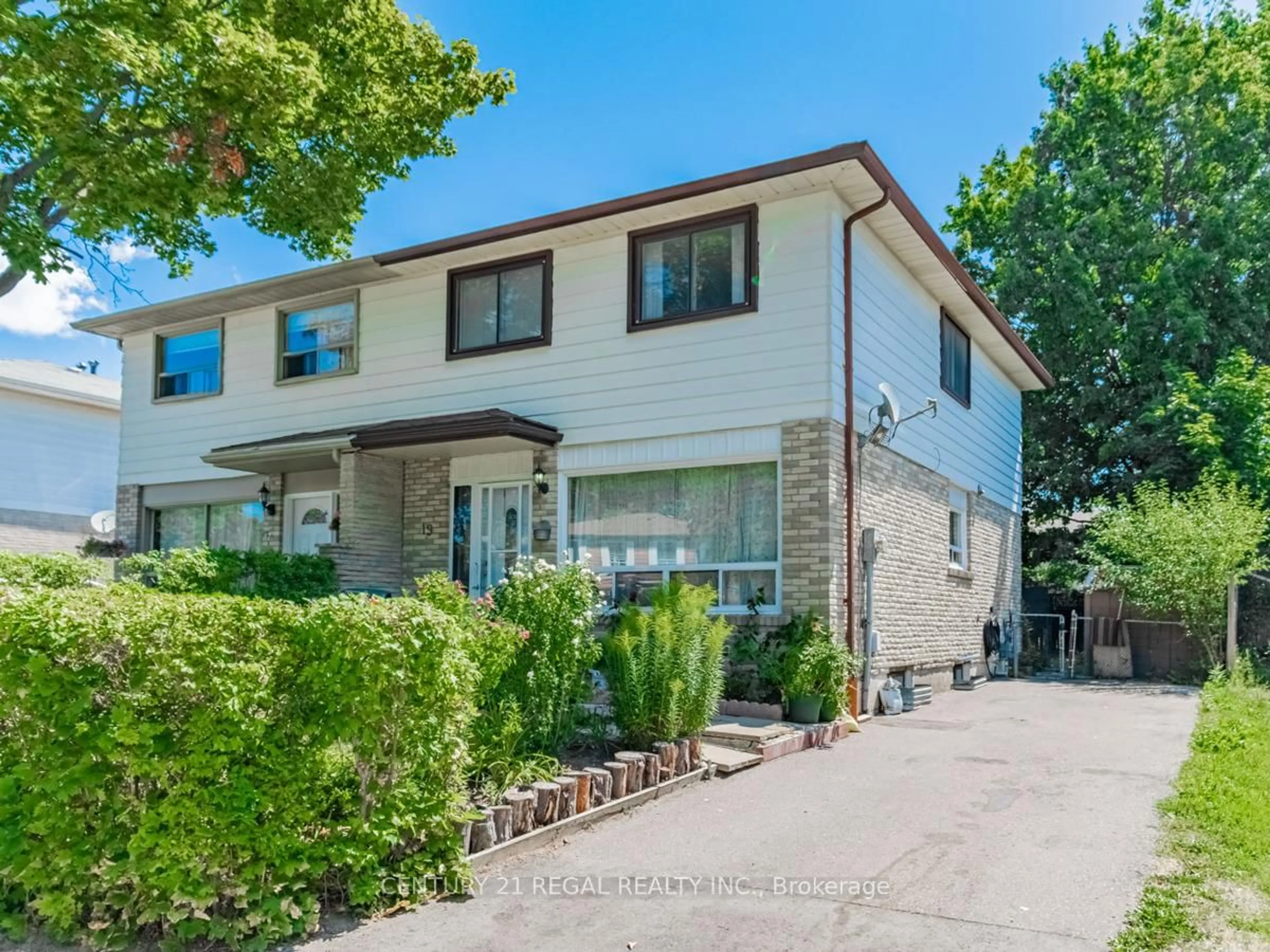 Home with brick exterior material, street for 19 Carberry Cres, Brampton Ontario L6V 2G1