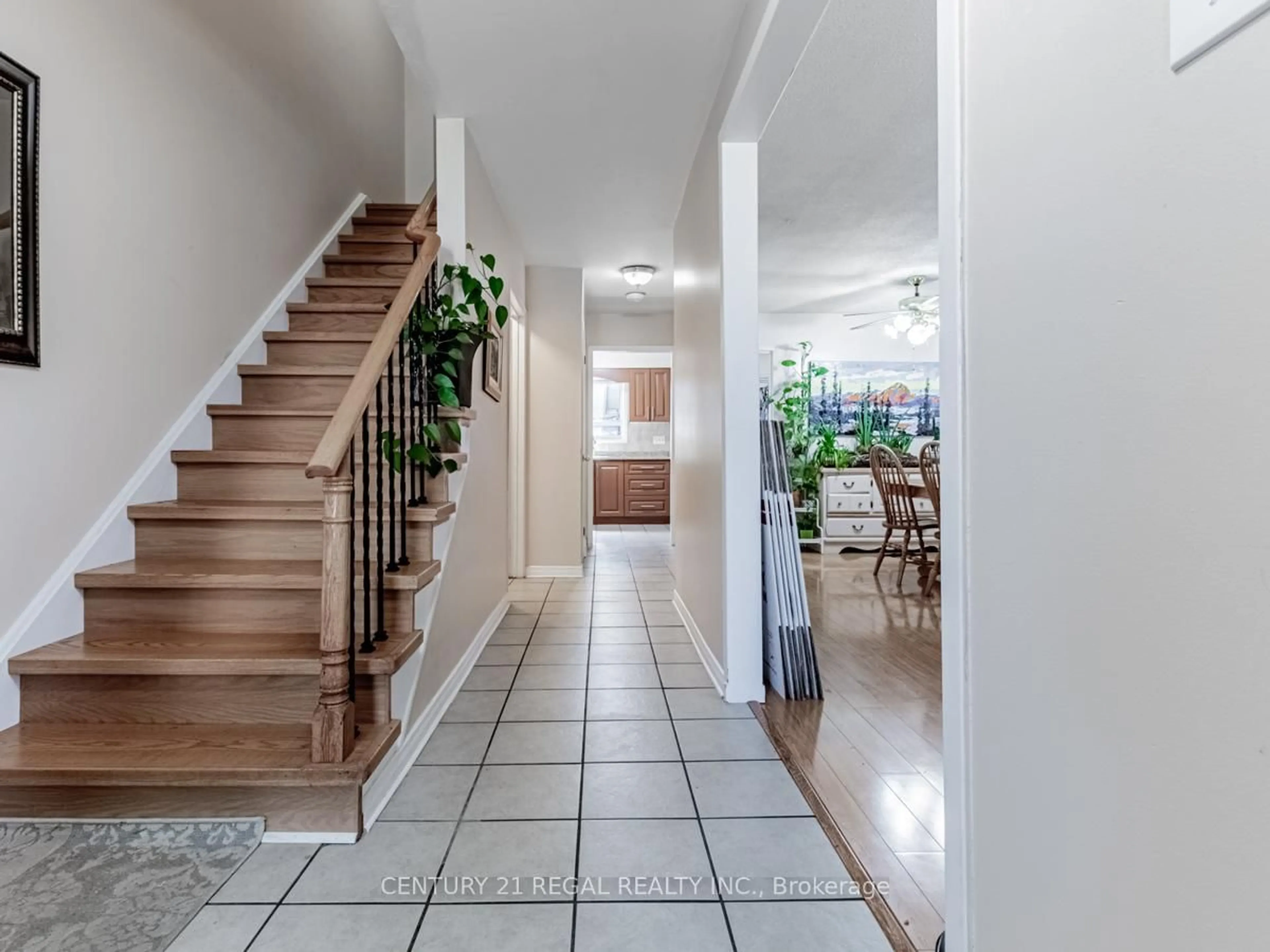 Indoor foyer for 19 Carberry Cres, Brampton Ontario L6V 2G1