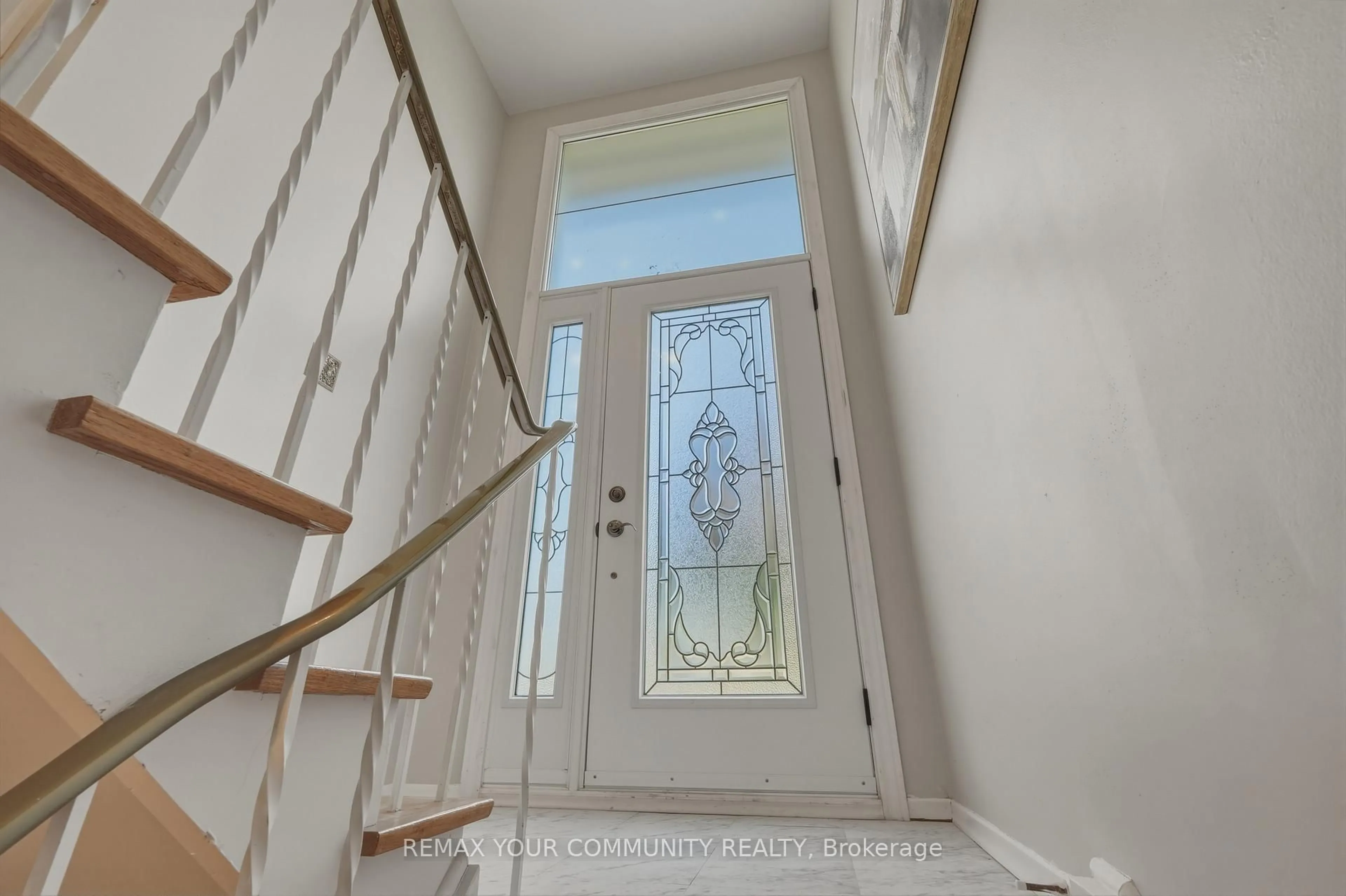 Indoor entryway for 3091 Rymal Rd, Mississauga Ontario L4Y 3B4