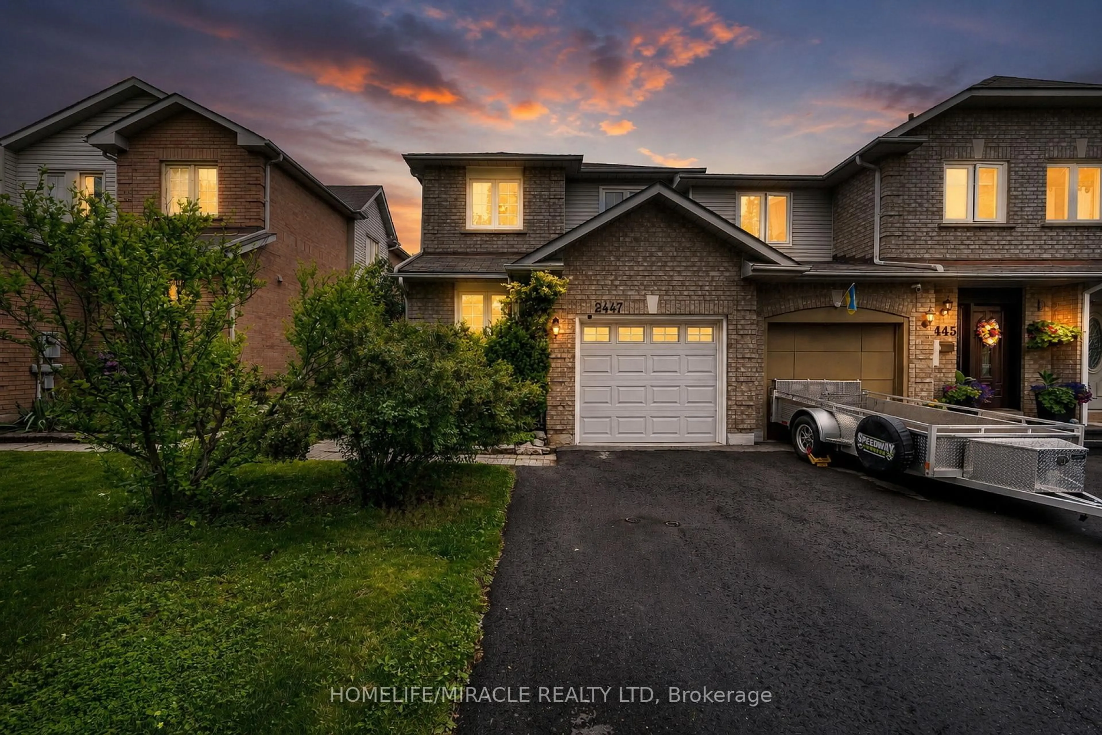 A pic from outside/outdoor area/front of a property/back of a property/a pic from drone, street for 2447 New Wood Dr, Oakville Ontario L6H 5Y3