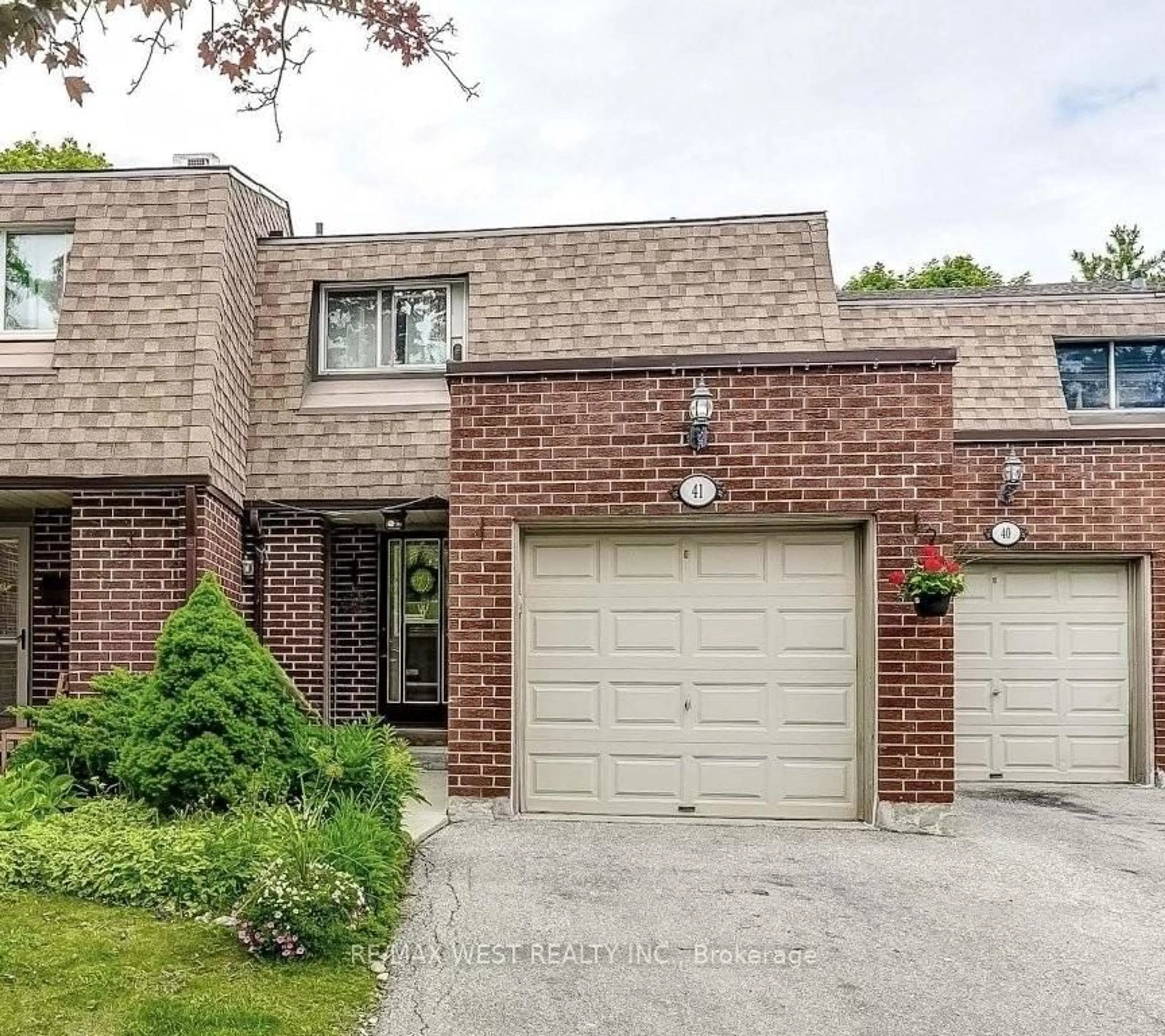 Home with brick exterior material, street for 6240 Montevideo Rd #41, Mississauga Ontario L5N 2N7