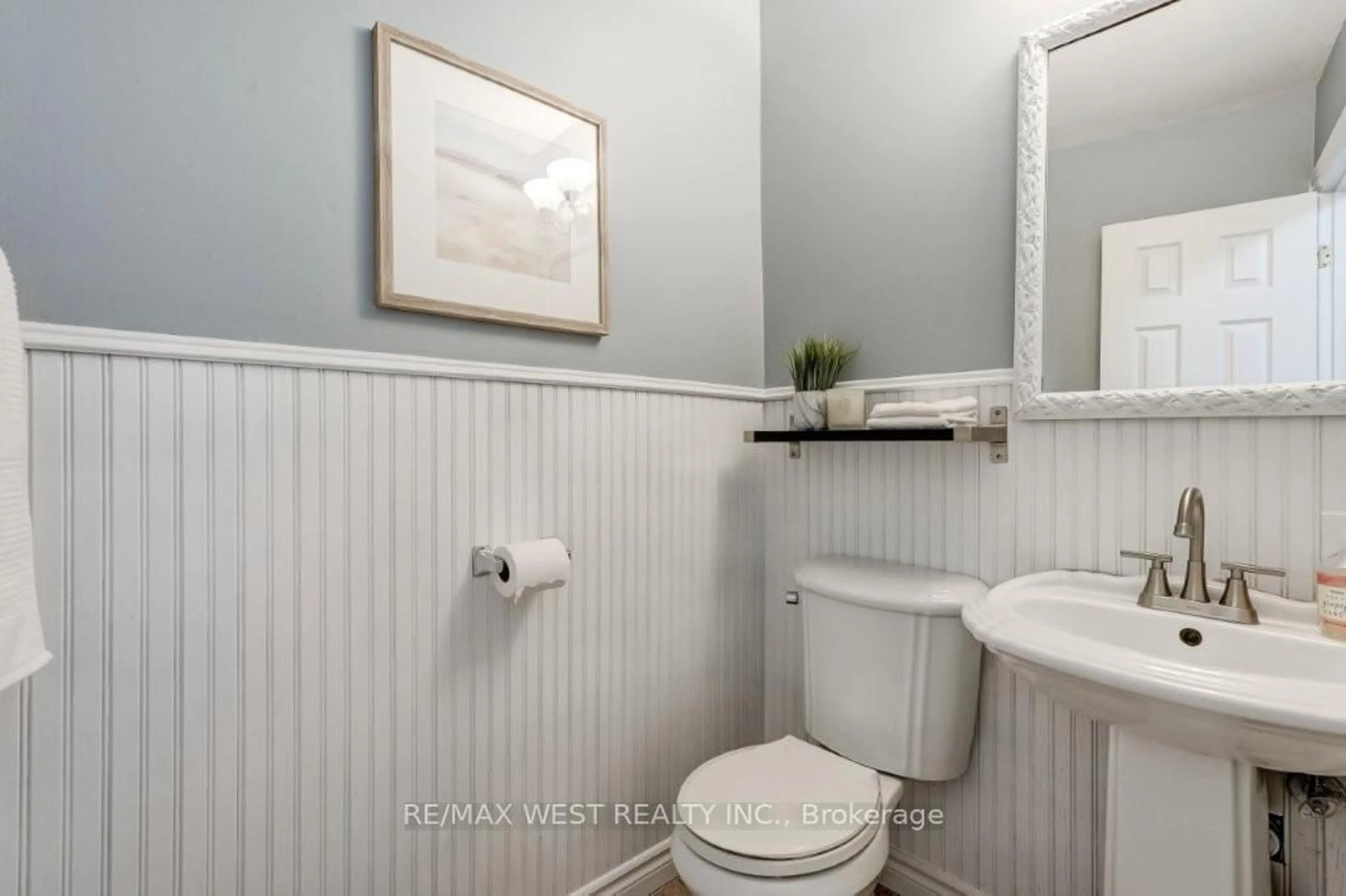 Standard bathroom, ceramic/tile floor for 6240 Montevideo Rd #41, Mississauga Ontario L5N 2N7
