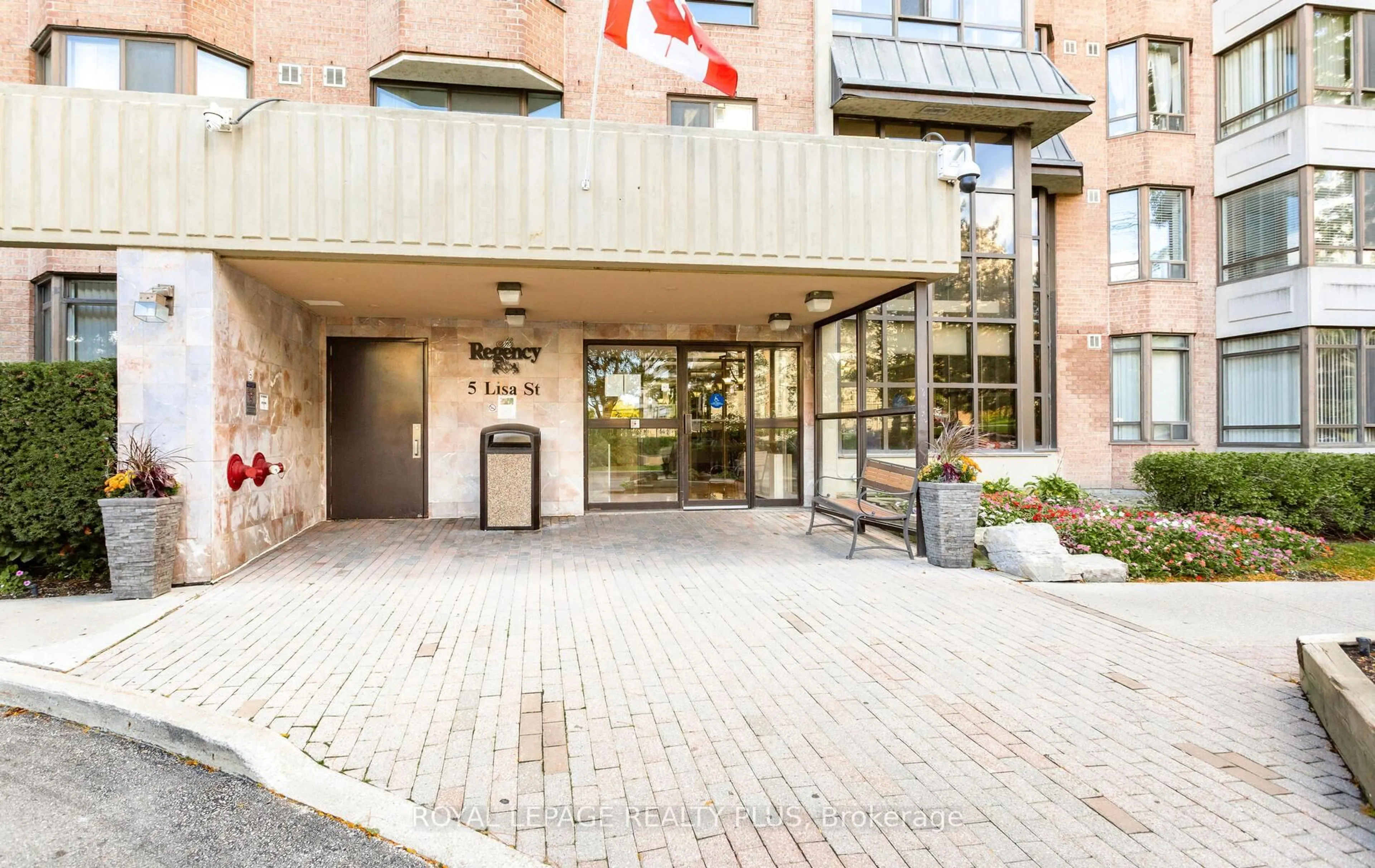 Indoor foyer for 5 Lisa St #803, Brampton Ontario L6T 4T4