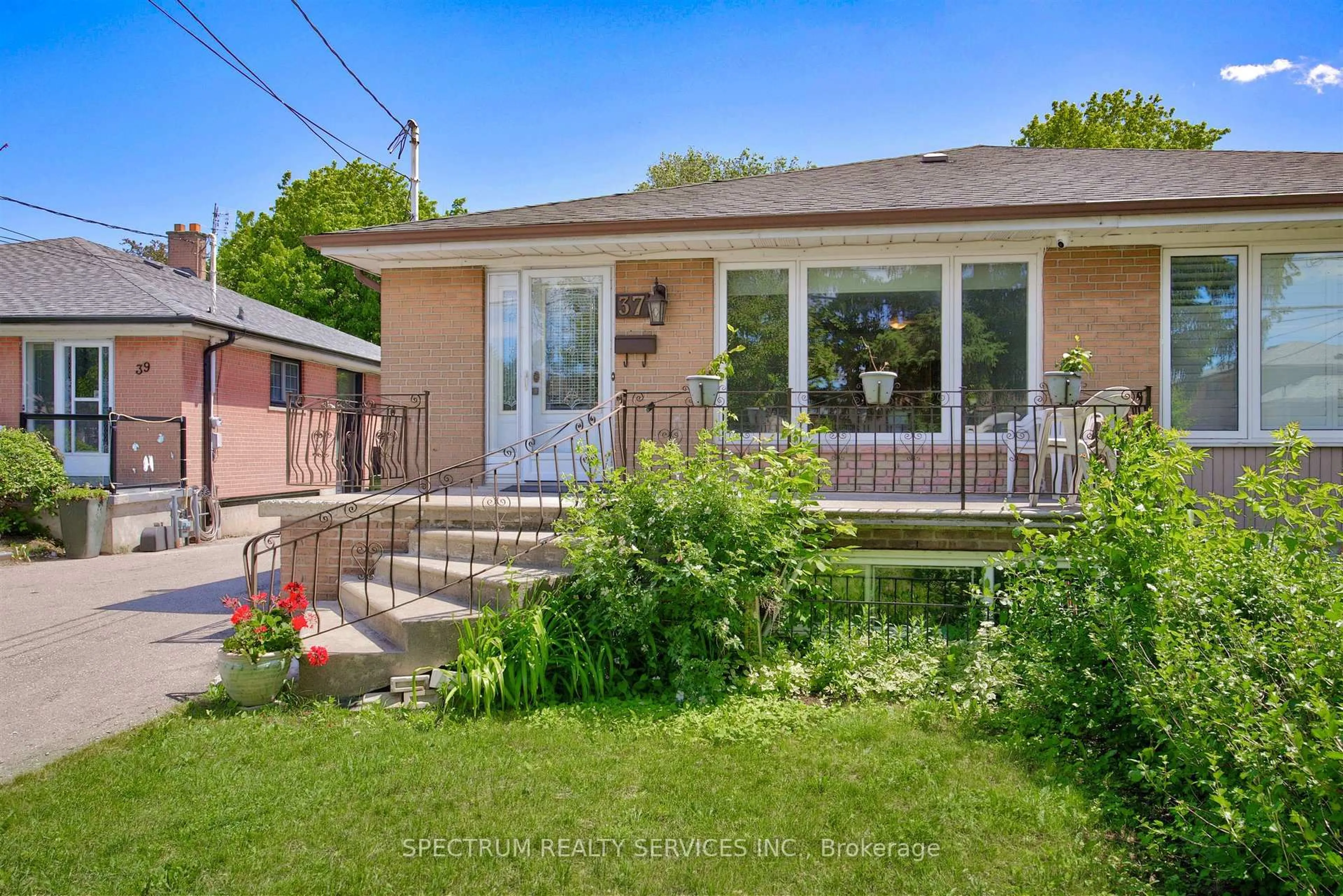 Unknown for 37 Newlin Cres, Toronto Ontario M3L 1X5