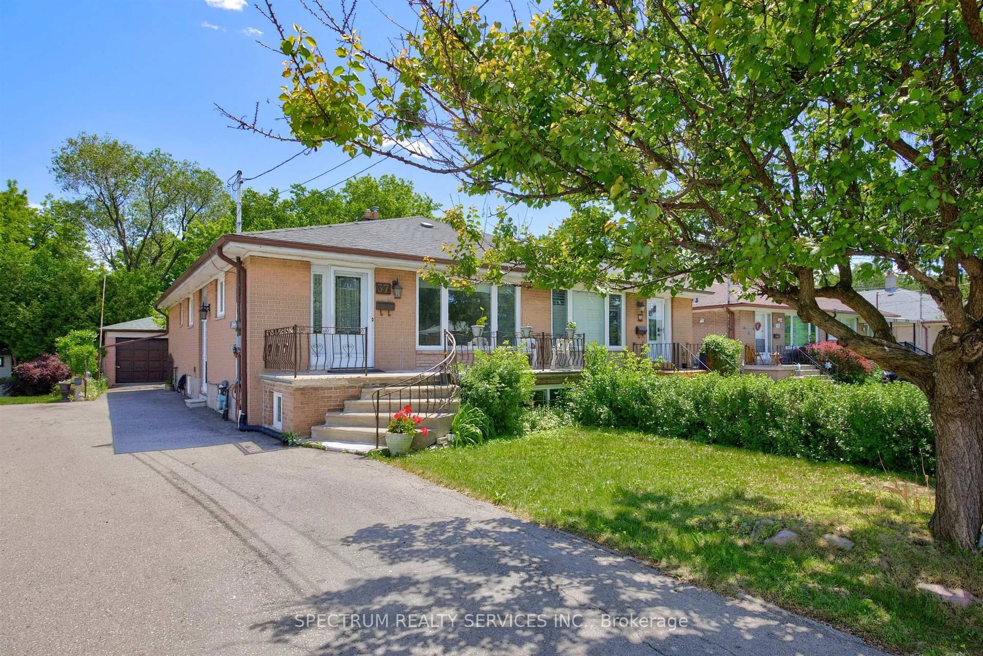 Home with brick exterior material, street for 37 Newlin Cres, Toronto Ontario M3L 1X5