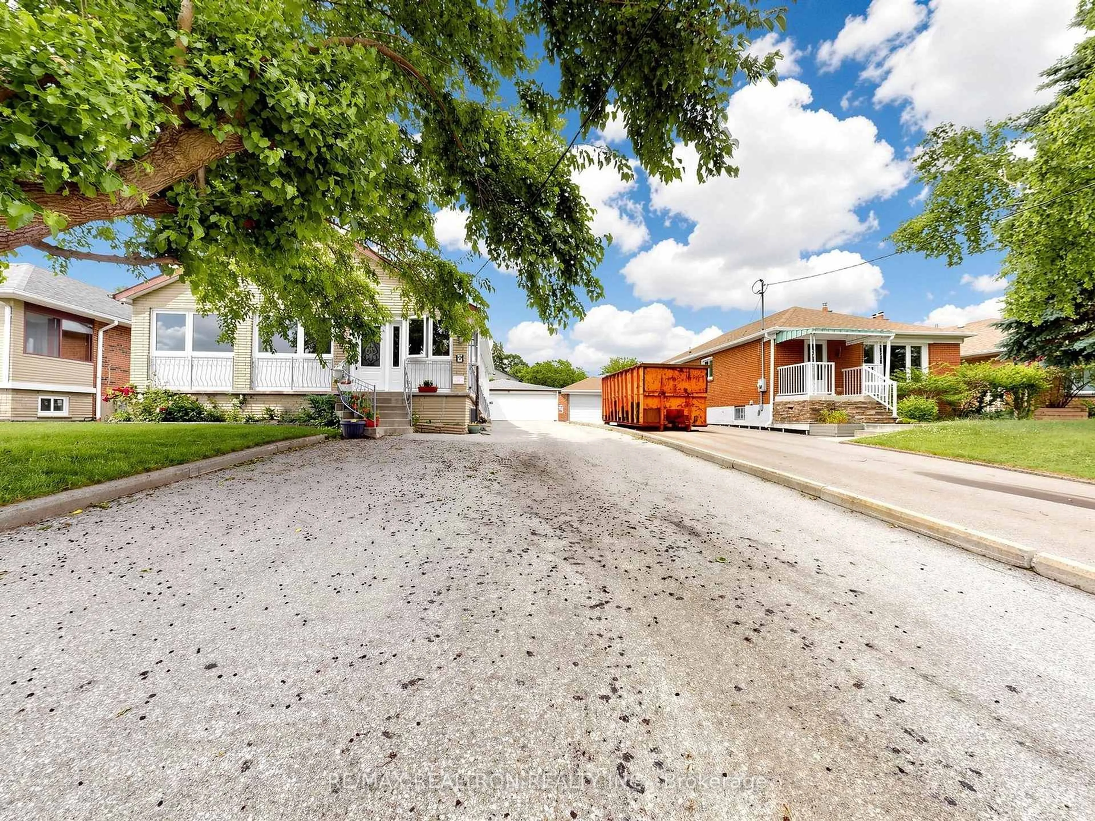 A pic from outside/outdoor area/front of a property/back of a property/a pic from drone, street for 9 Clevedon St, Toronto Ontario M3M 1M3