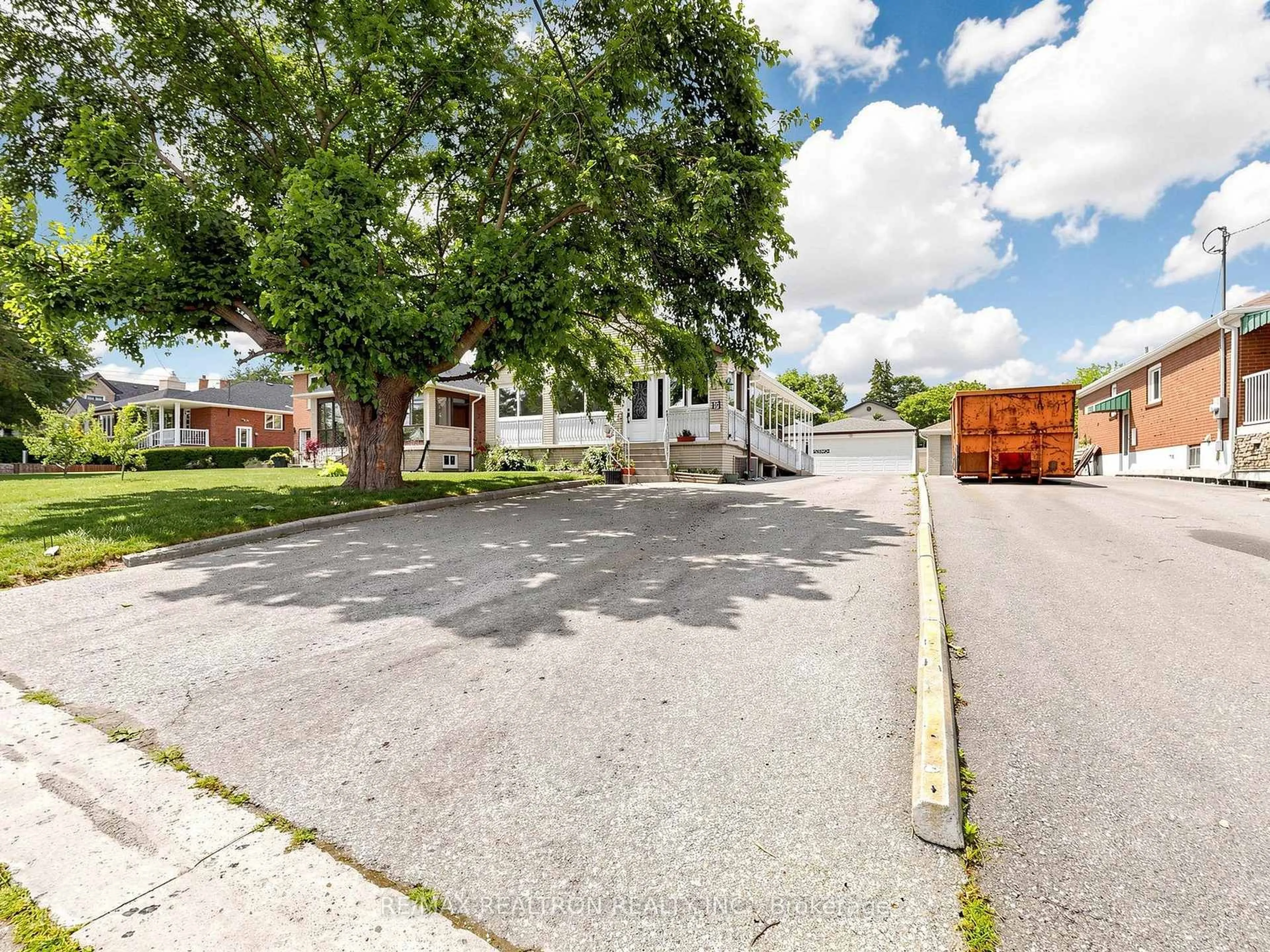 A pic from outside/outdoor area/front of a property/back of a property/a pic from drone, street for 9 Clevedon St, Toronto Ontario M3M 1M3