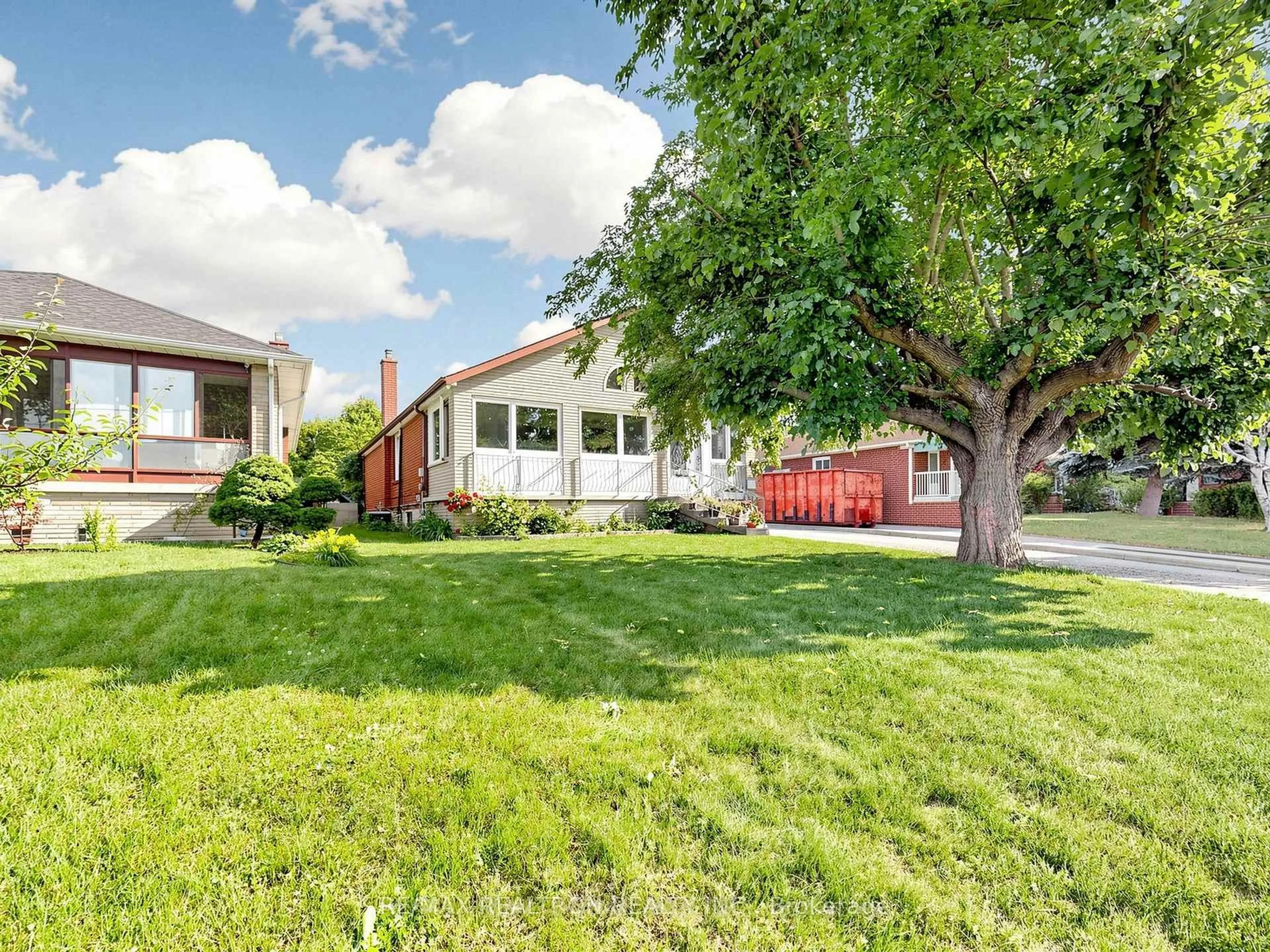 A pic from outside/outdoor area/front of a property/back of a property/a pic from drone, street for 9 Clevedon St, Toronto Ontario M3M 1M3
