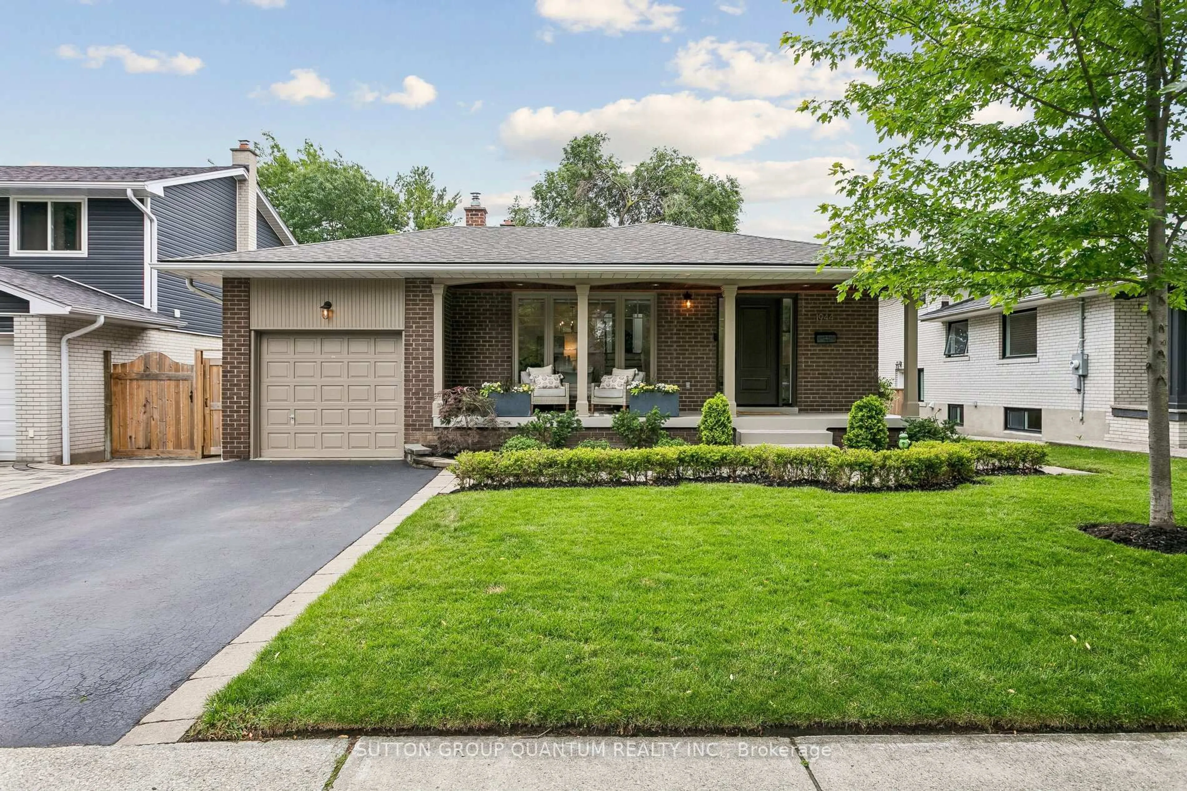 Home with brick exterior material, street for 1944 Lenarthur Dr, Mississauga Ontario L5J 2J2