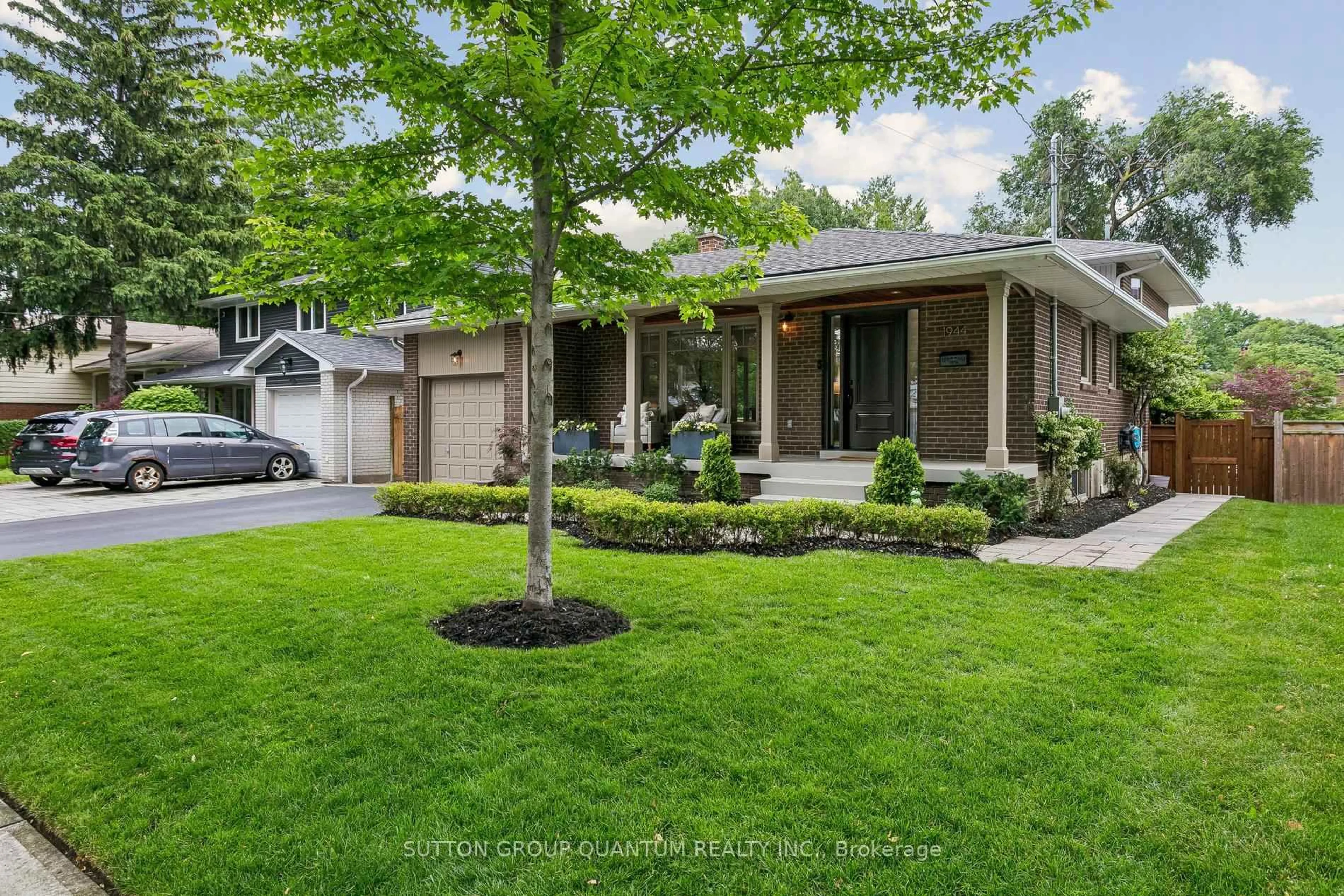 Home with brick exterior material, street for 1944 Lenarthur Dr, Mississauga Ontario L5J 2J2