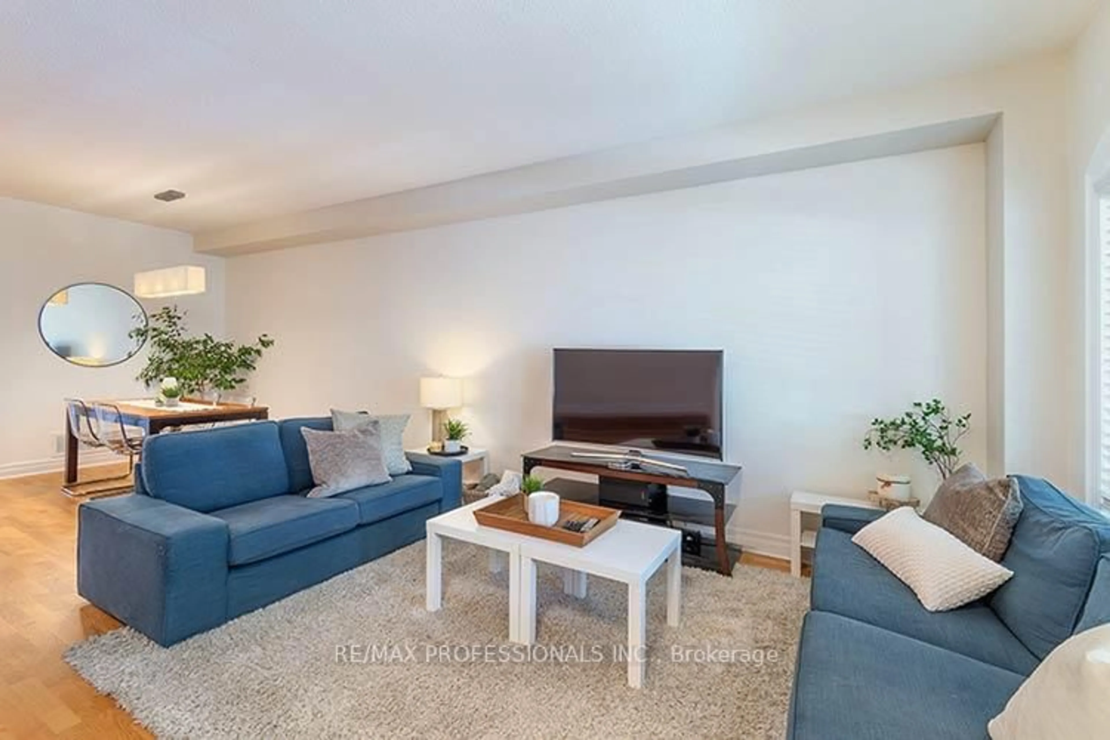 Living room with furniture, unknown for 17 Algarve Cres, Toronto Ontario M6N 5E7
