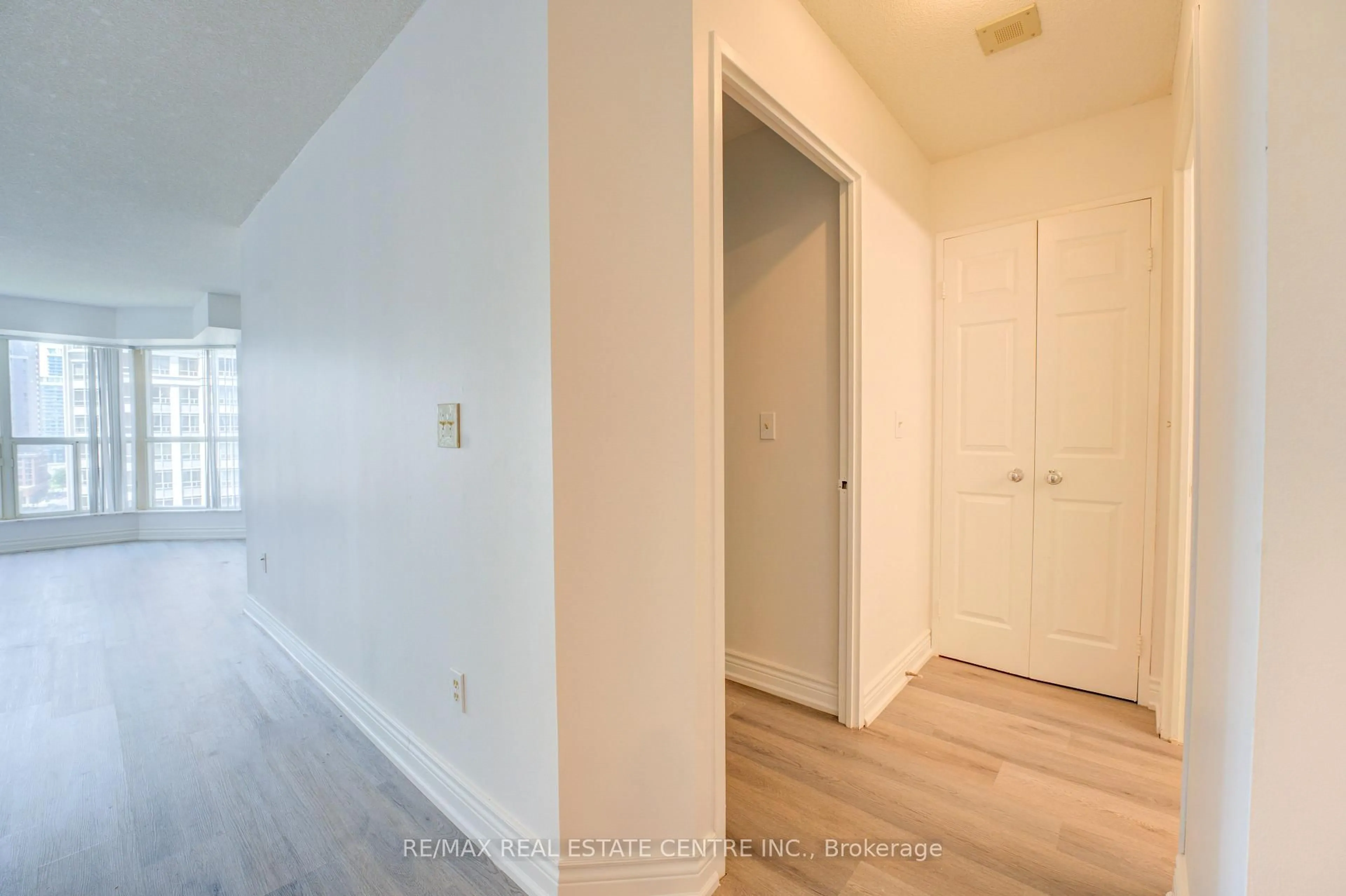 A pic of a room for 325 Webb Dr #1405, Mississauga Ontario L5B 3Z9