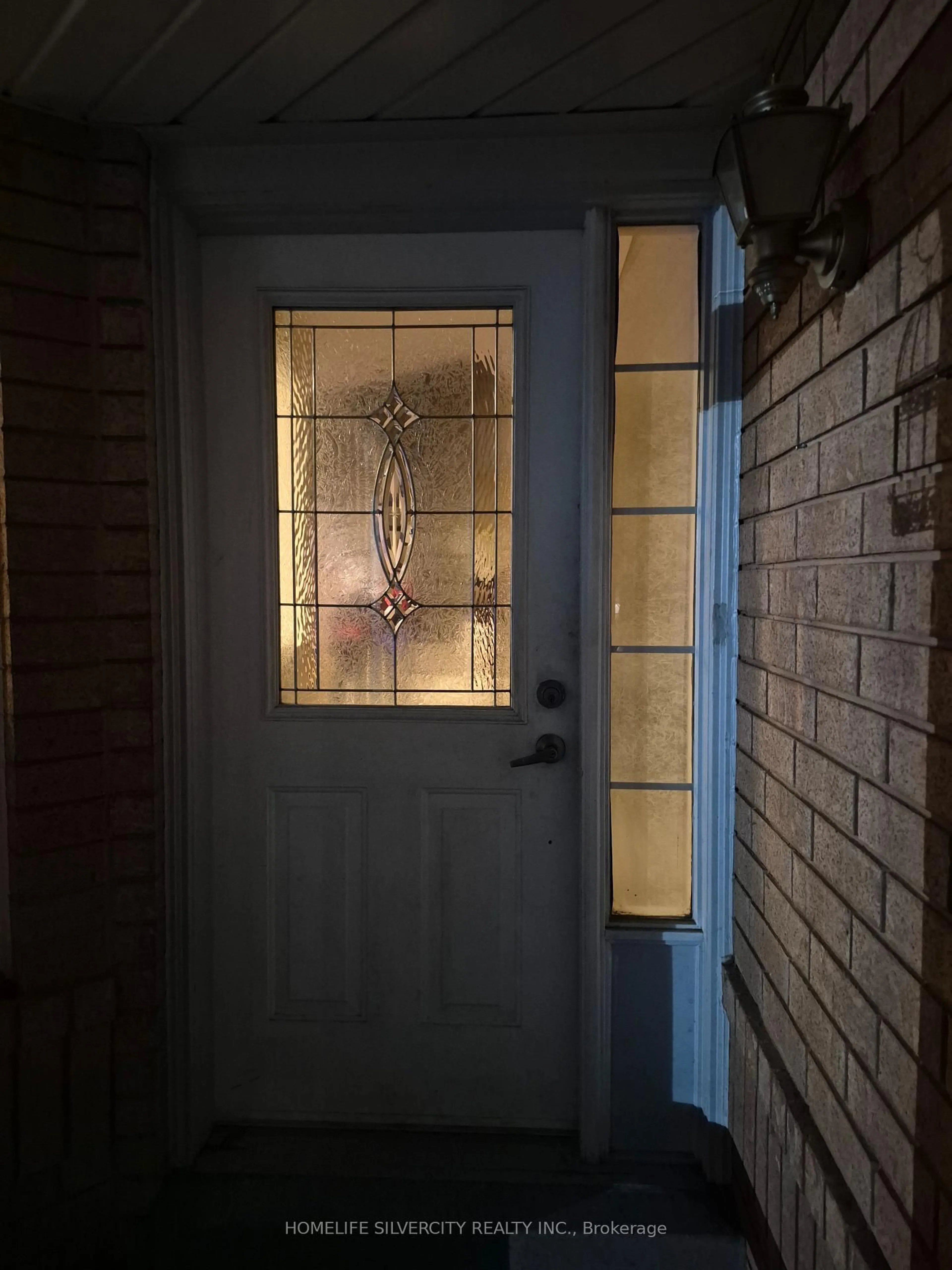 Indoor entryway for 35 Alaskan Summit Crt, Brampton Ontario L6R 1P1