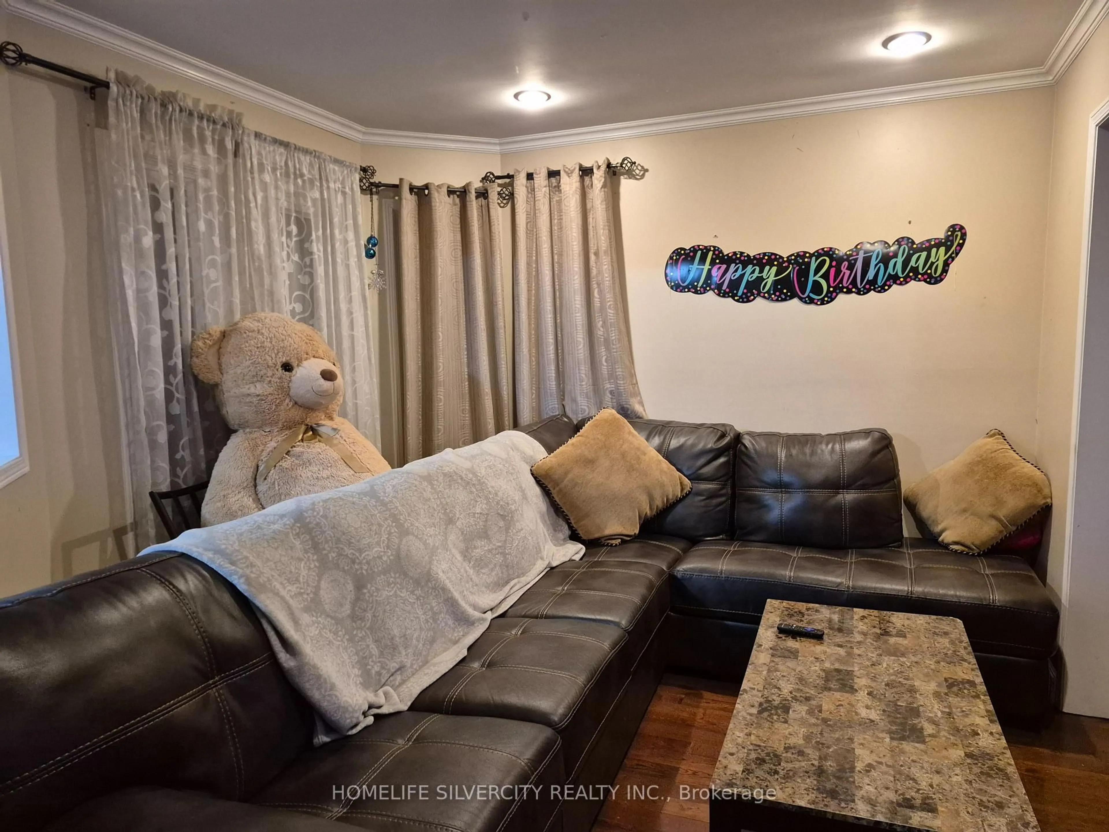 Living room with furniture, unknown for 35 Alaskan Summit Crt, Brampton Ontario L6R 1P1