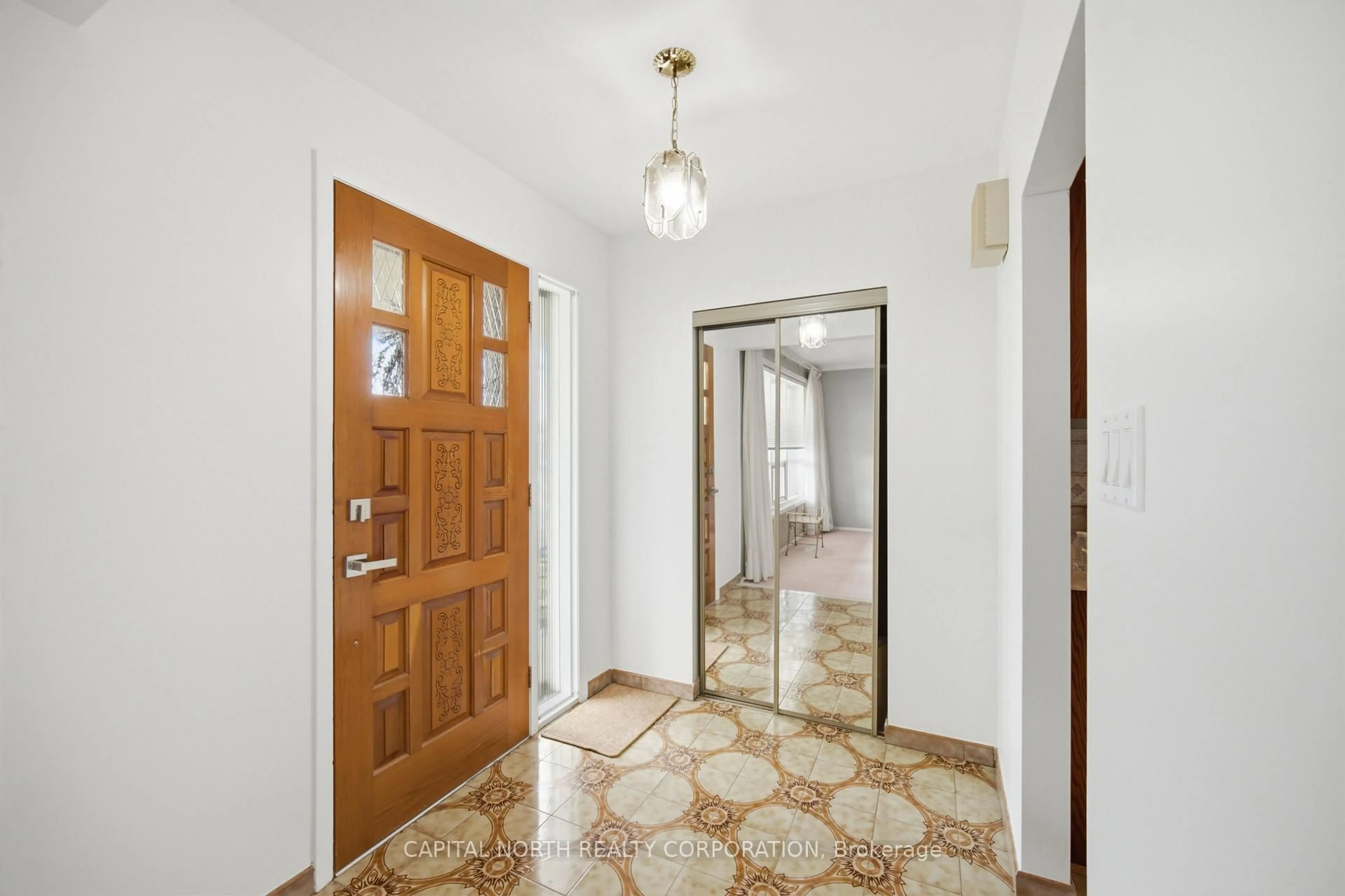 Indoor foyer for 11 Goldsboro Rd, Toronto Ontario M9L 1A6