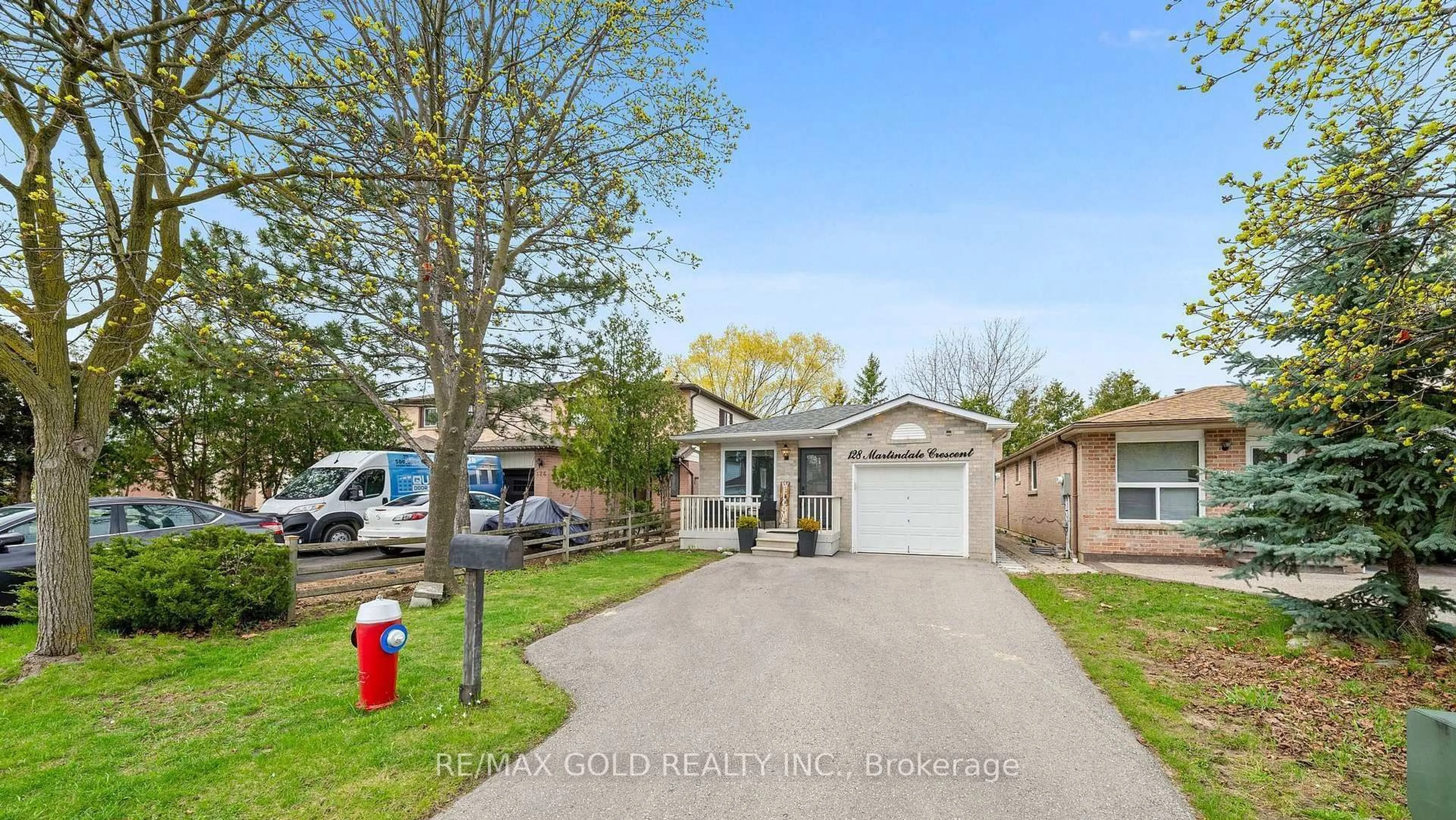 A pic from outside/outdoor area/front of a property/back of a property/a pic from drone, street for 128 Martindale Cres, Brampton Ontario L6X 2V1
