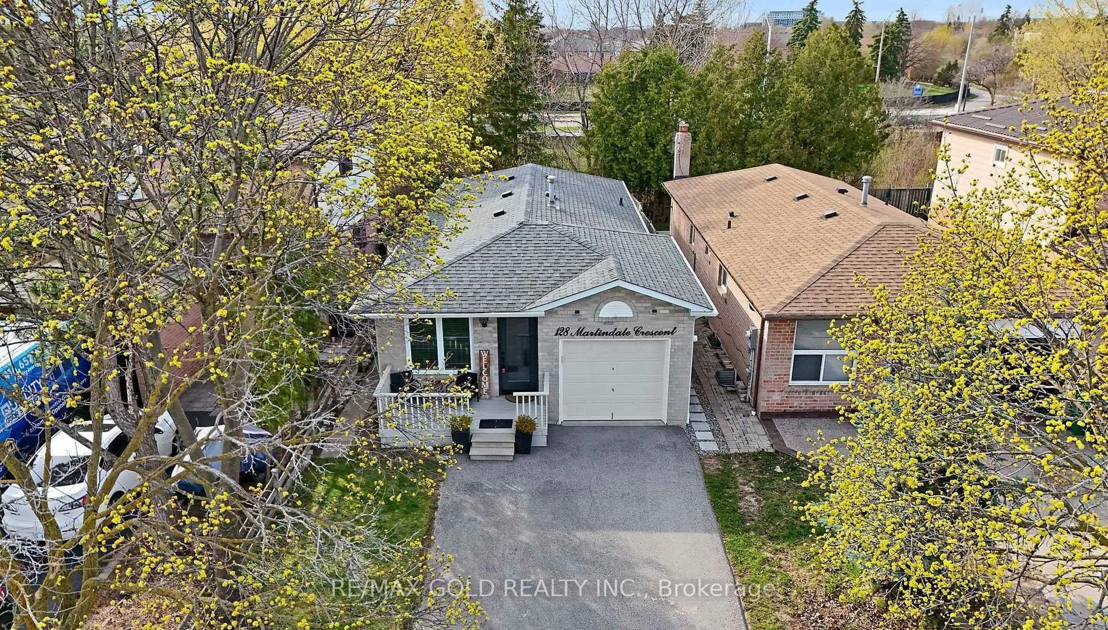 A pic from outside/outdoor area/front of a property/back of a property/a pic from drone, street for 128 Martindale Cres, Brampton Ontario L6X 2V1