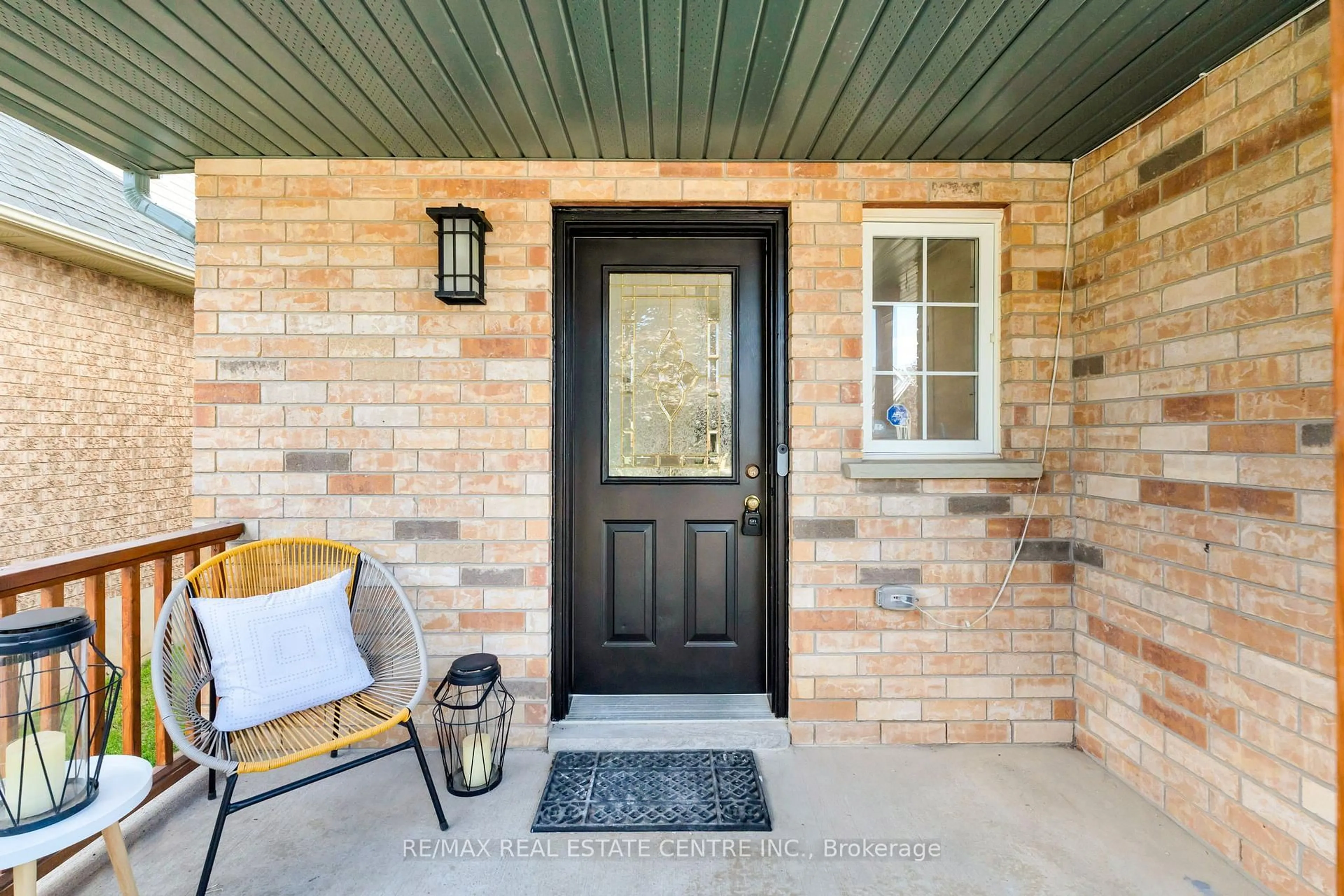 Indoor entryway for 9 Settlers Rd, Orangeville Ontario L9W 5E3
