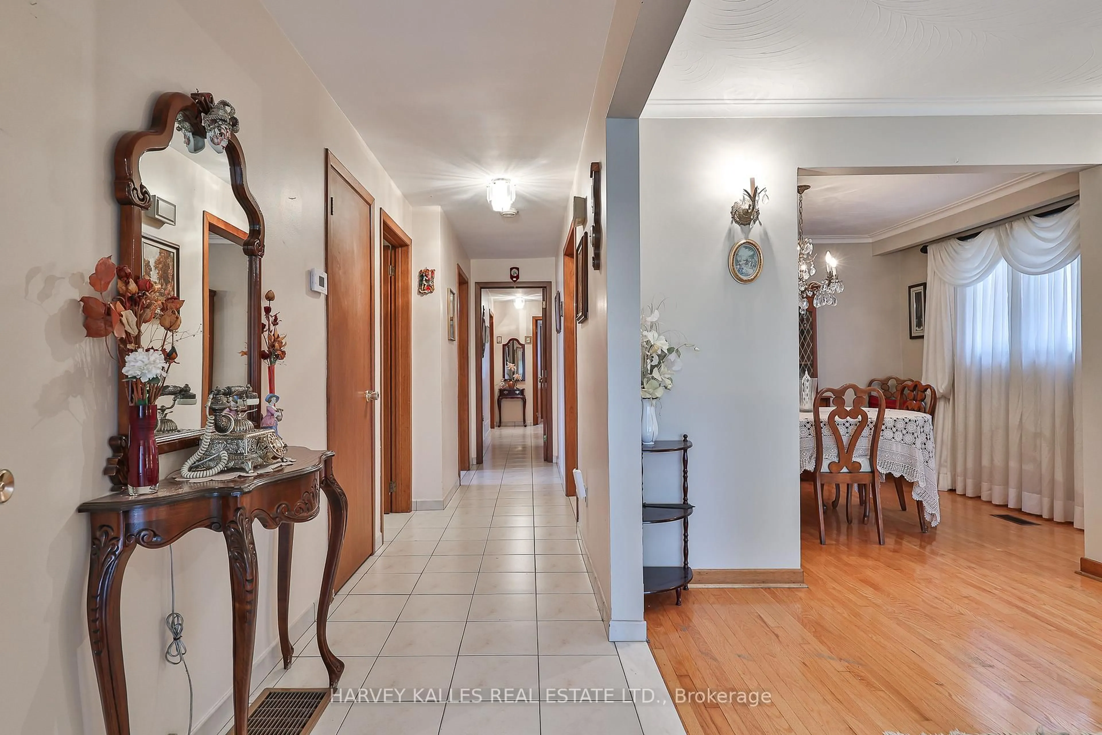 Indoor foyer for 16 Jocada Rd, Toronto Ontario M6L 2J3