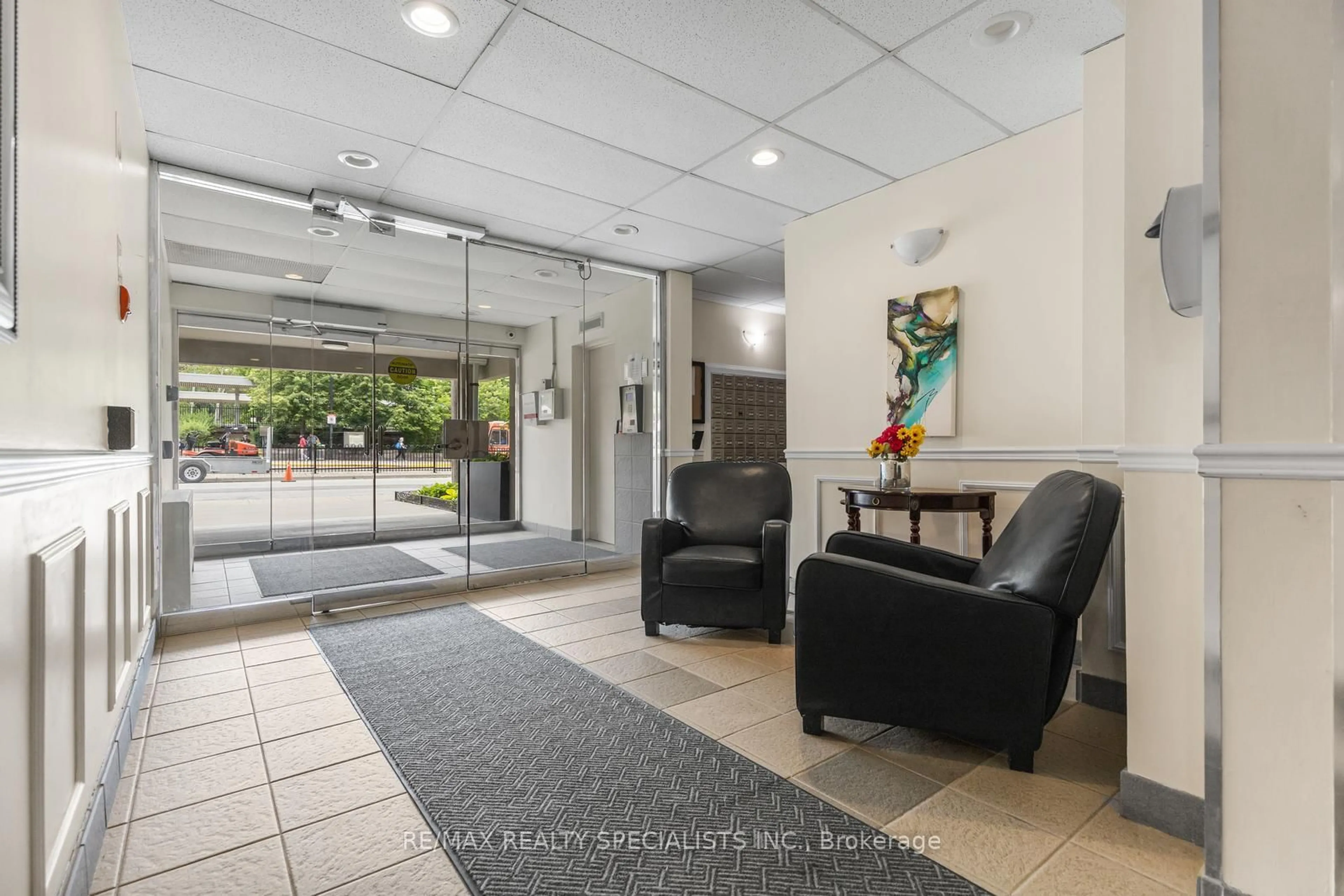 Unknown for 49 Queen St #301, Mississauga Ontario L5G 4N6