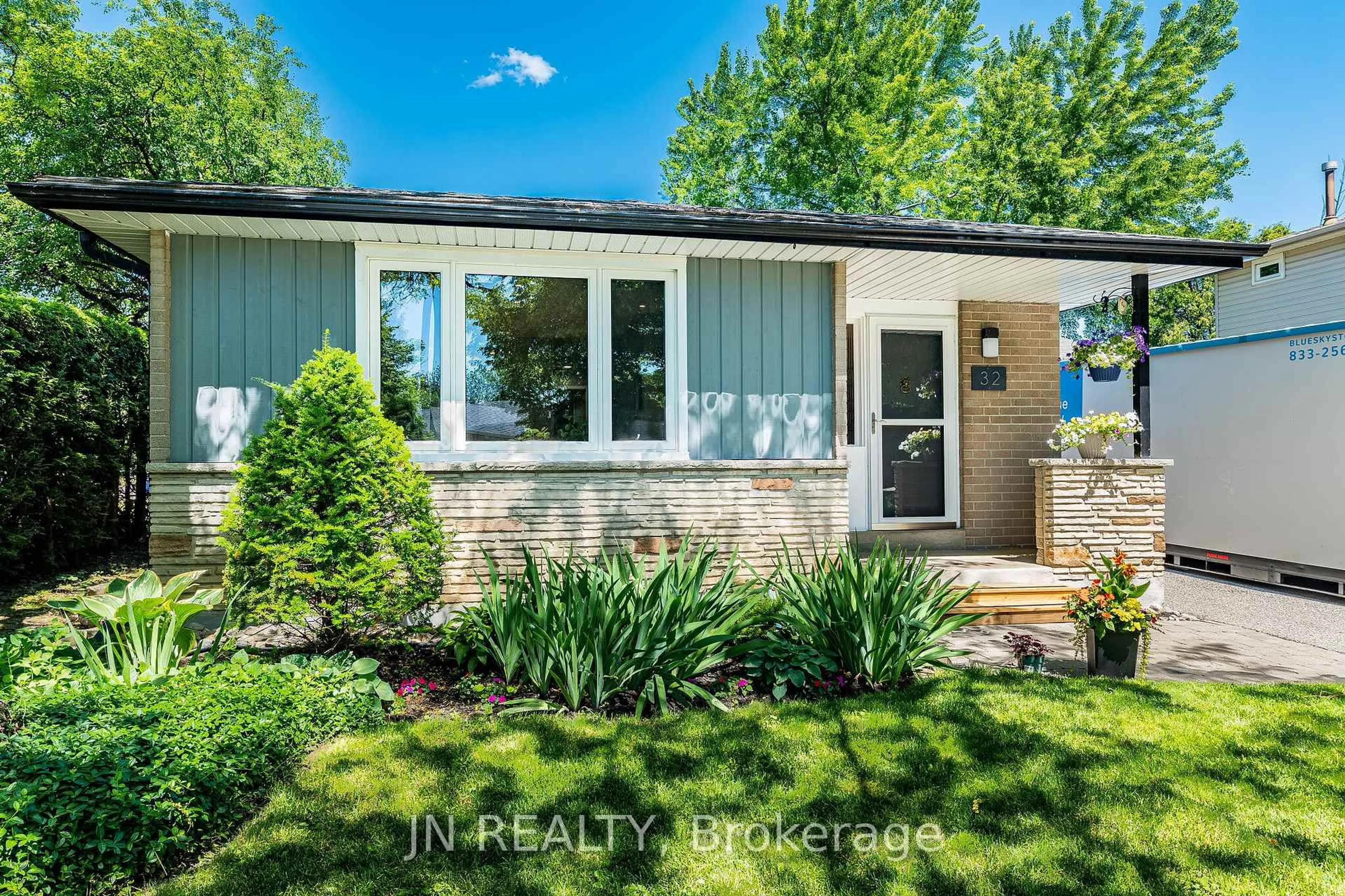 Unknown for 32 Barkwood Crt, Brampton Ontario L6V 2C3