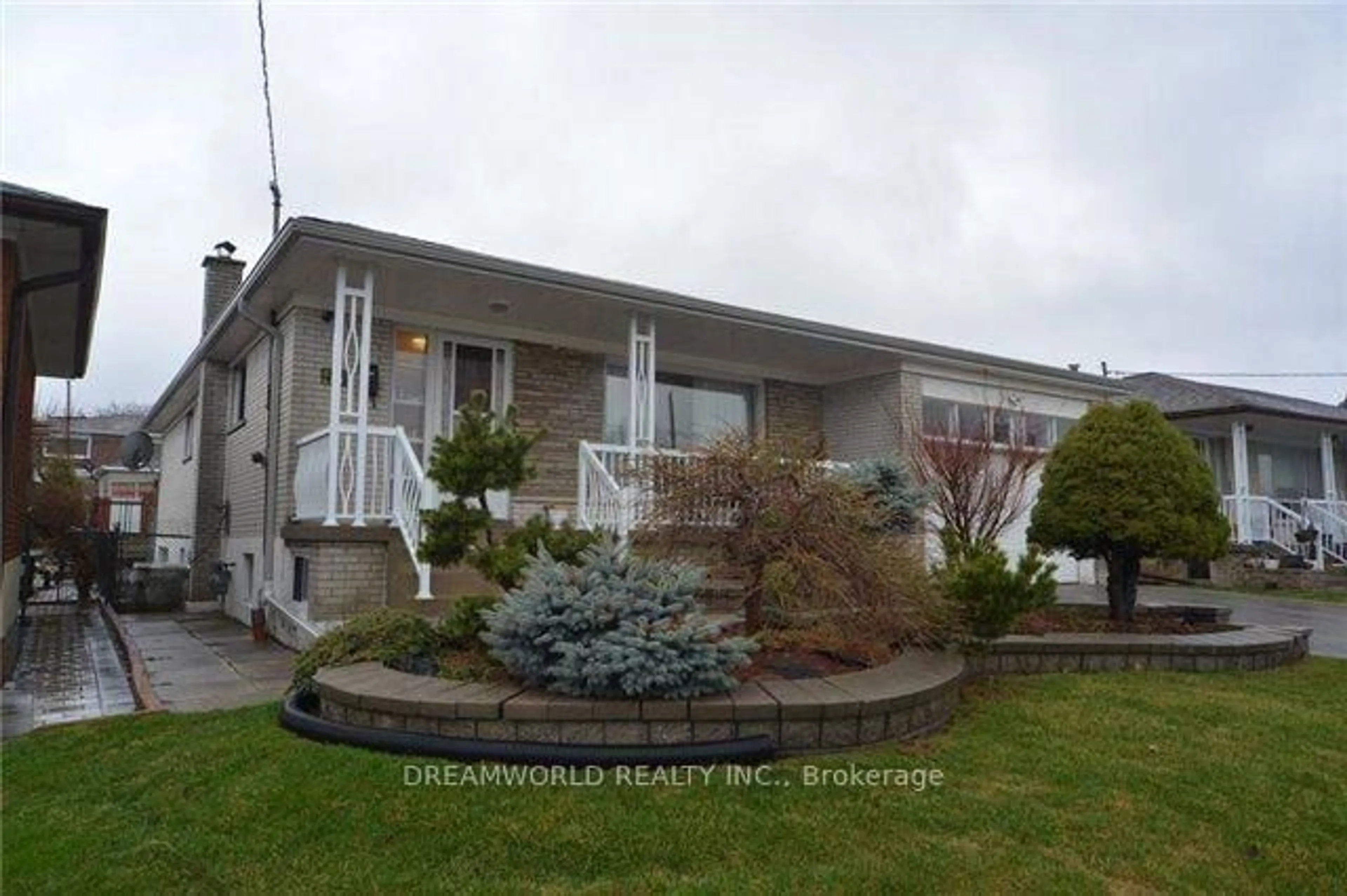 Home with vinyl exterior material, unknown for 14 Laskay Cres, Toronto Ontario M3N 1P3