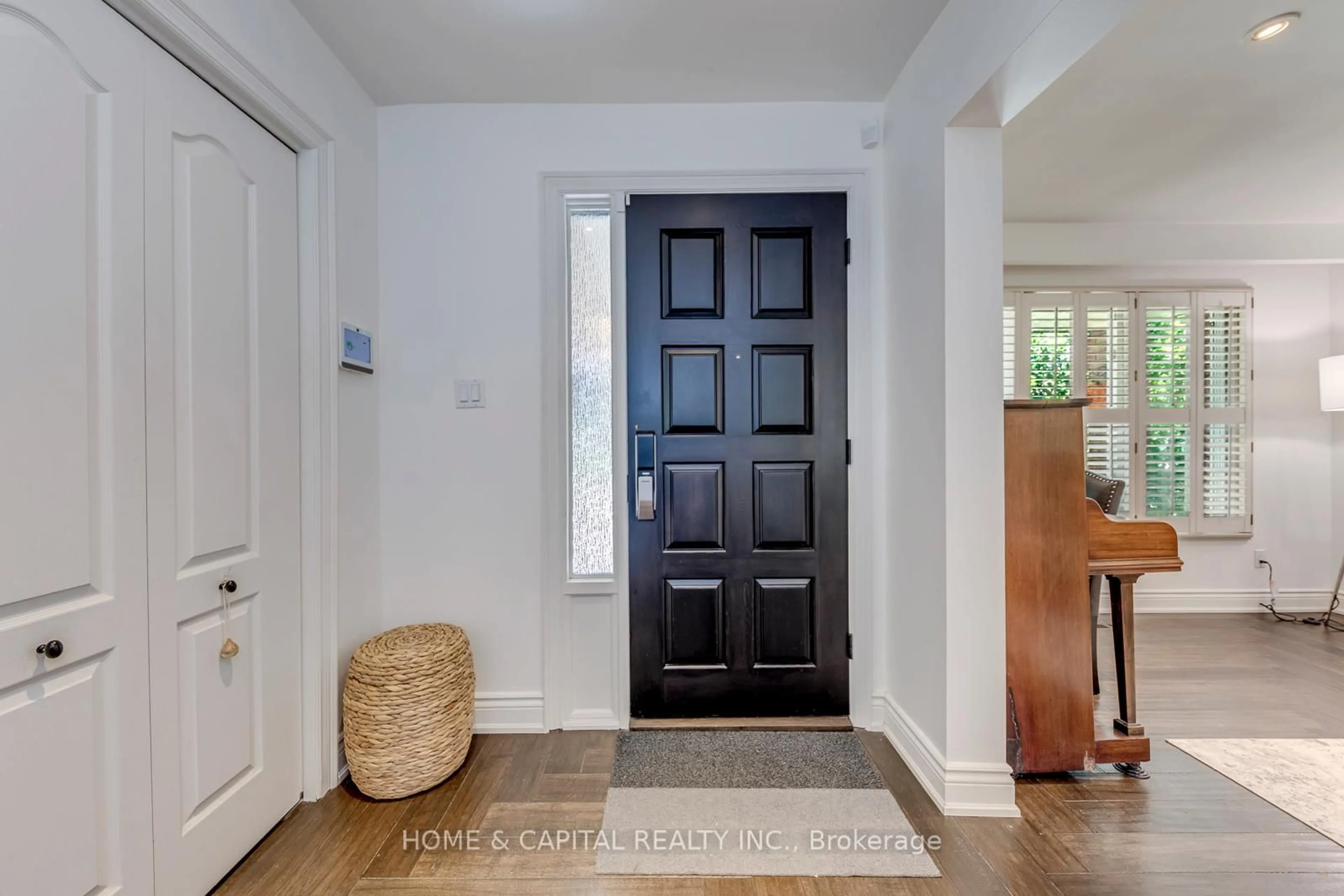 Indoor entryway for 2171 Margot St, Oakville Ontario L6H 3M5