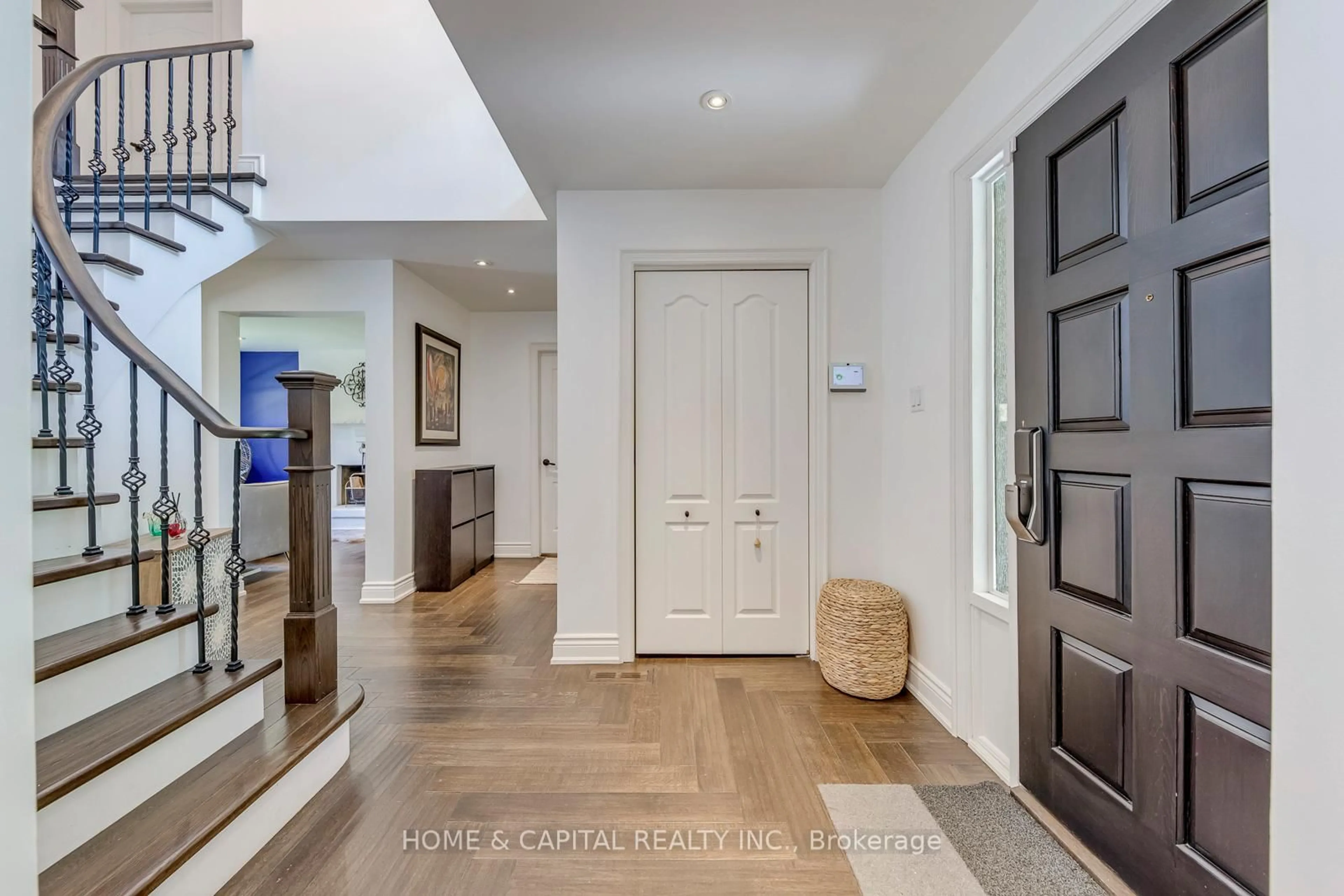 Indoor entryway for 2171 Margot St, Oakville Ontario L6H 3M5
