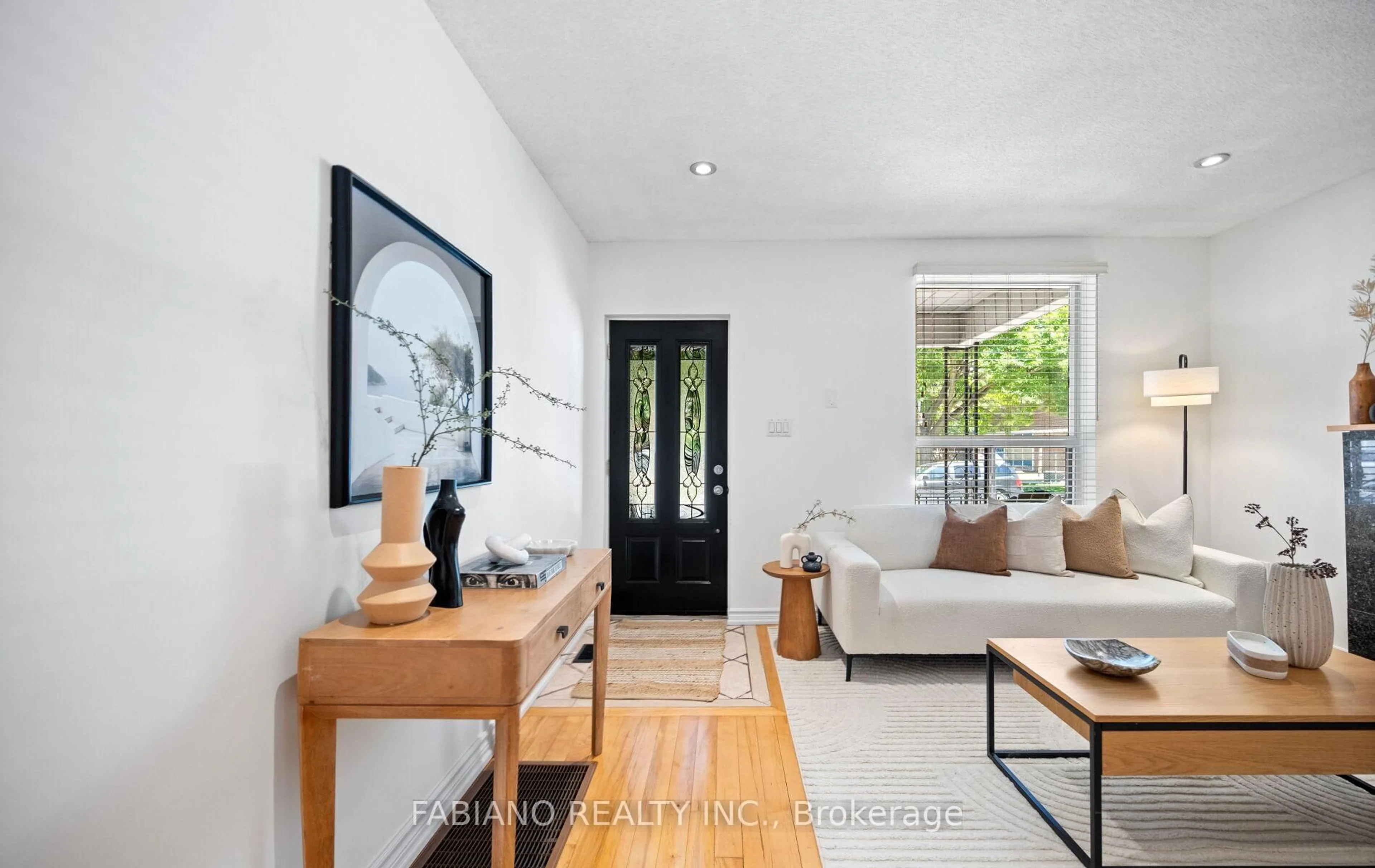 Indoor entryway for 332 Osler St, Toronto Ontario M6N 2Z5