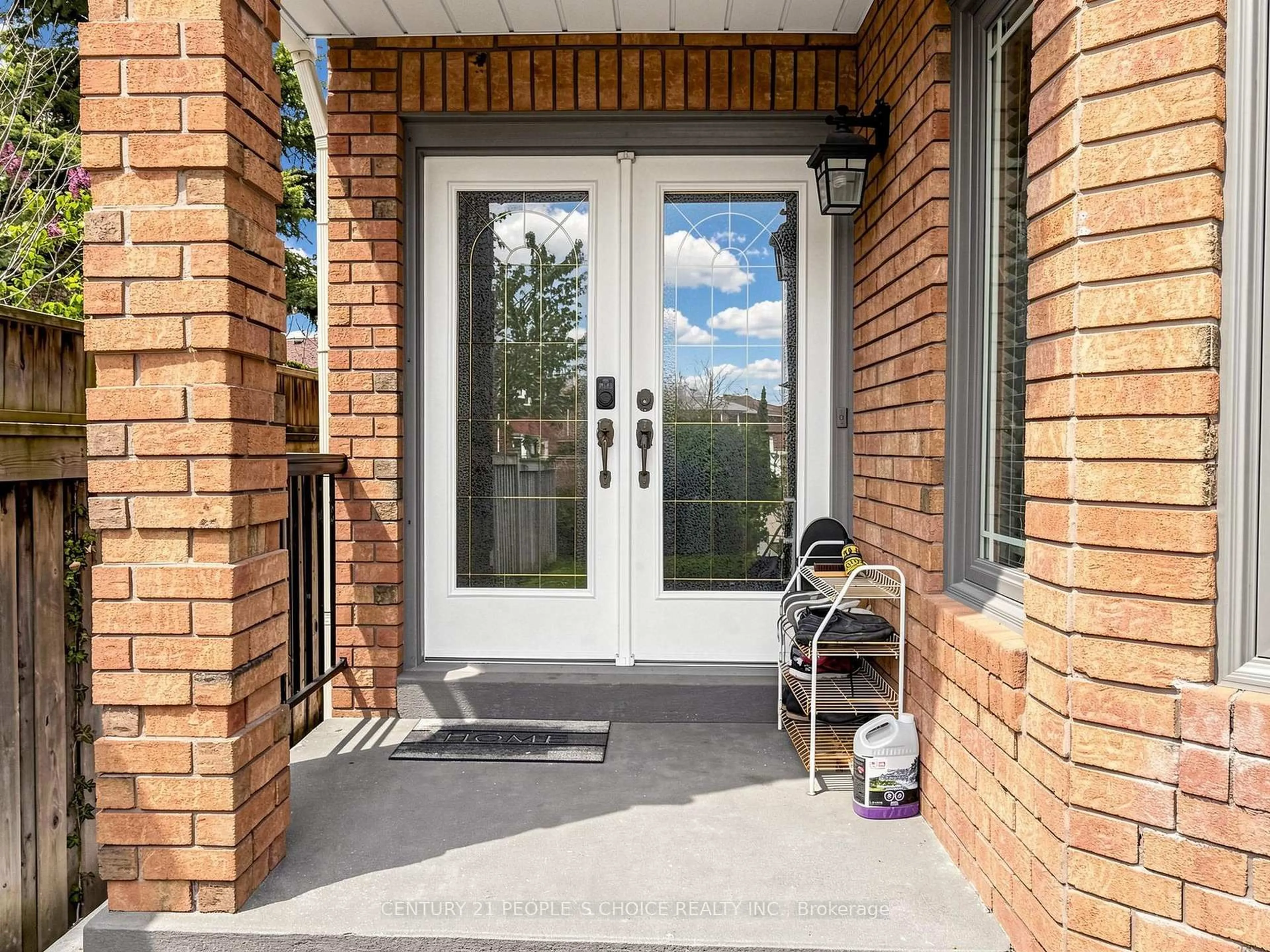 Indoor entryway for 5698 Colby Crt, Mississauga Ontario L5M 4S7