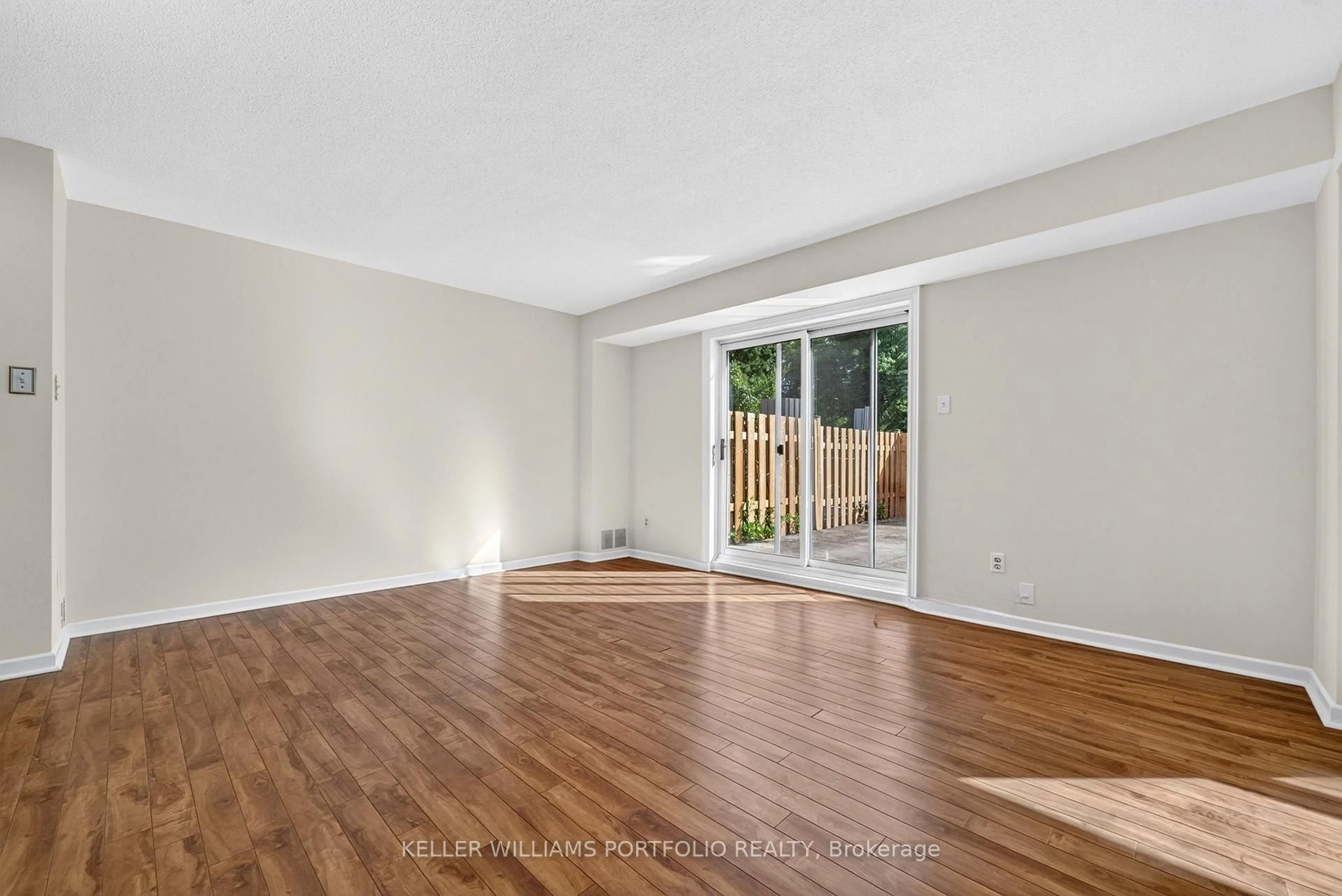 A pic of a room for 483 Claridge Rd #11, Burlington Ontario L7N 2S1