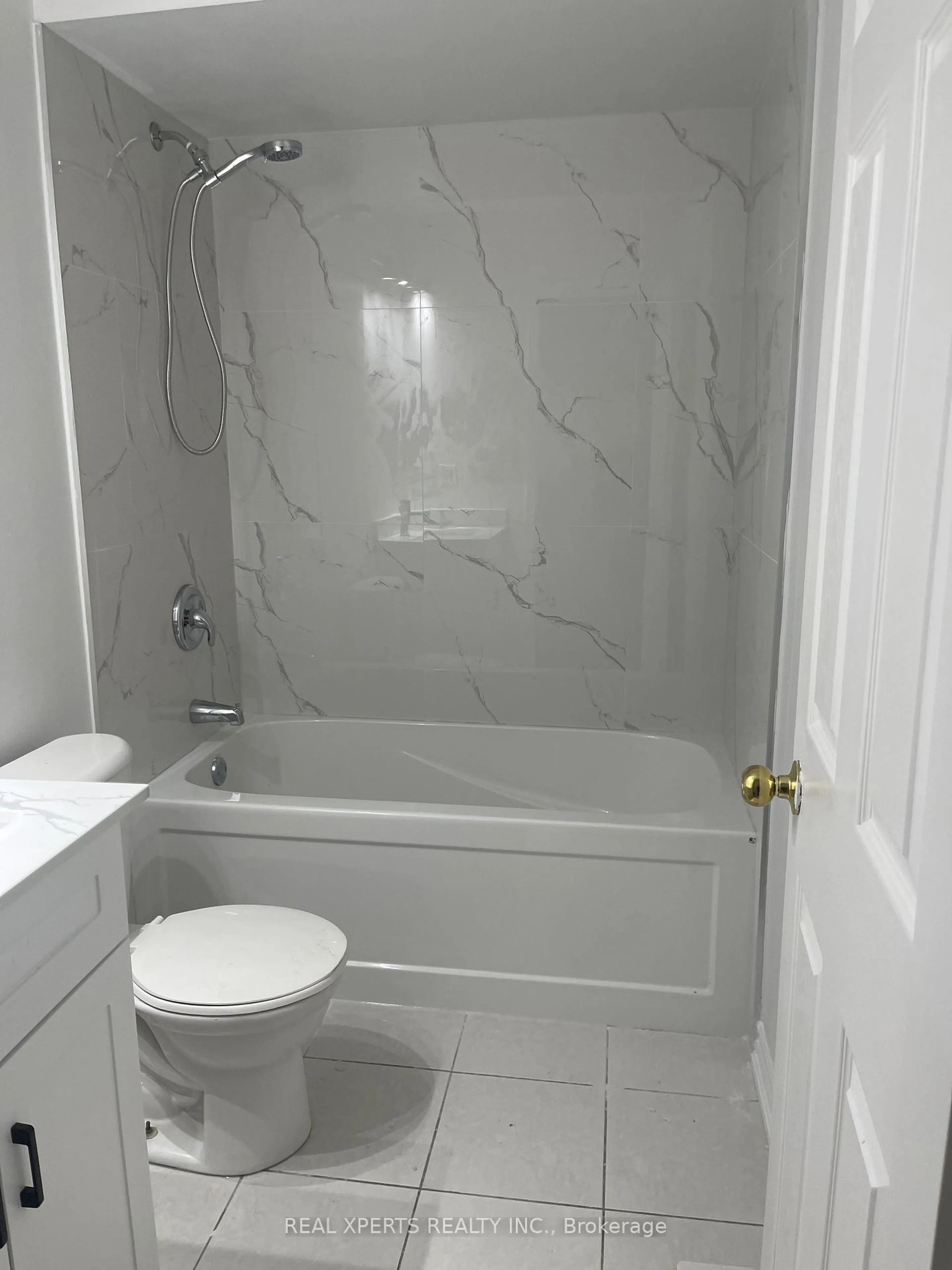 Standard bathroom, ceramic/tile floor for 654 Sentinel Rd, Toronto Ontario M3J 0B2