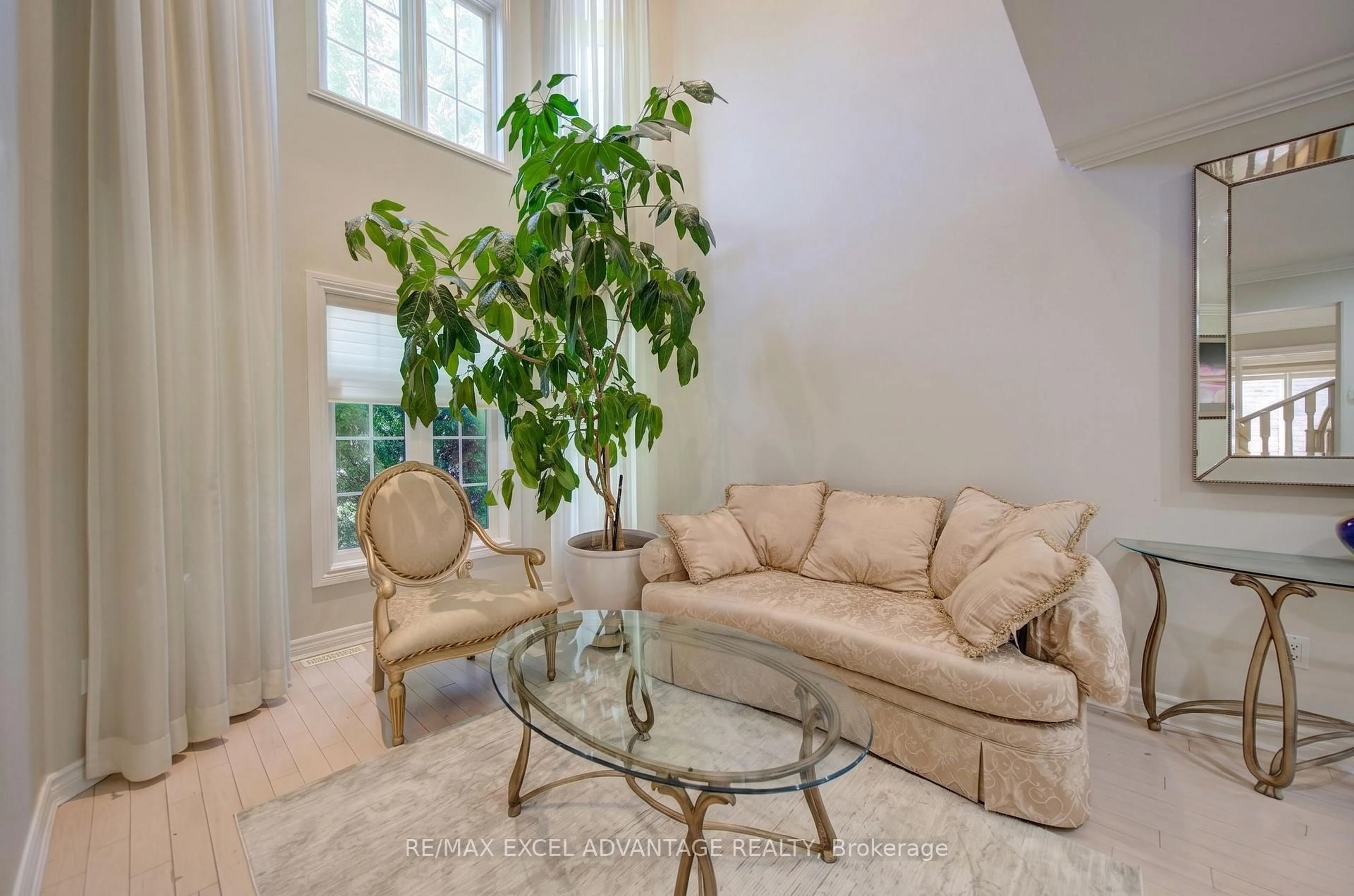 Living room with furniture, unknown for 5470 Middleport Cres, Mississauga Ontario L4Z 3V2