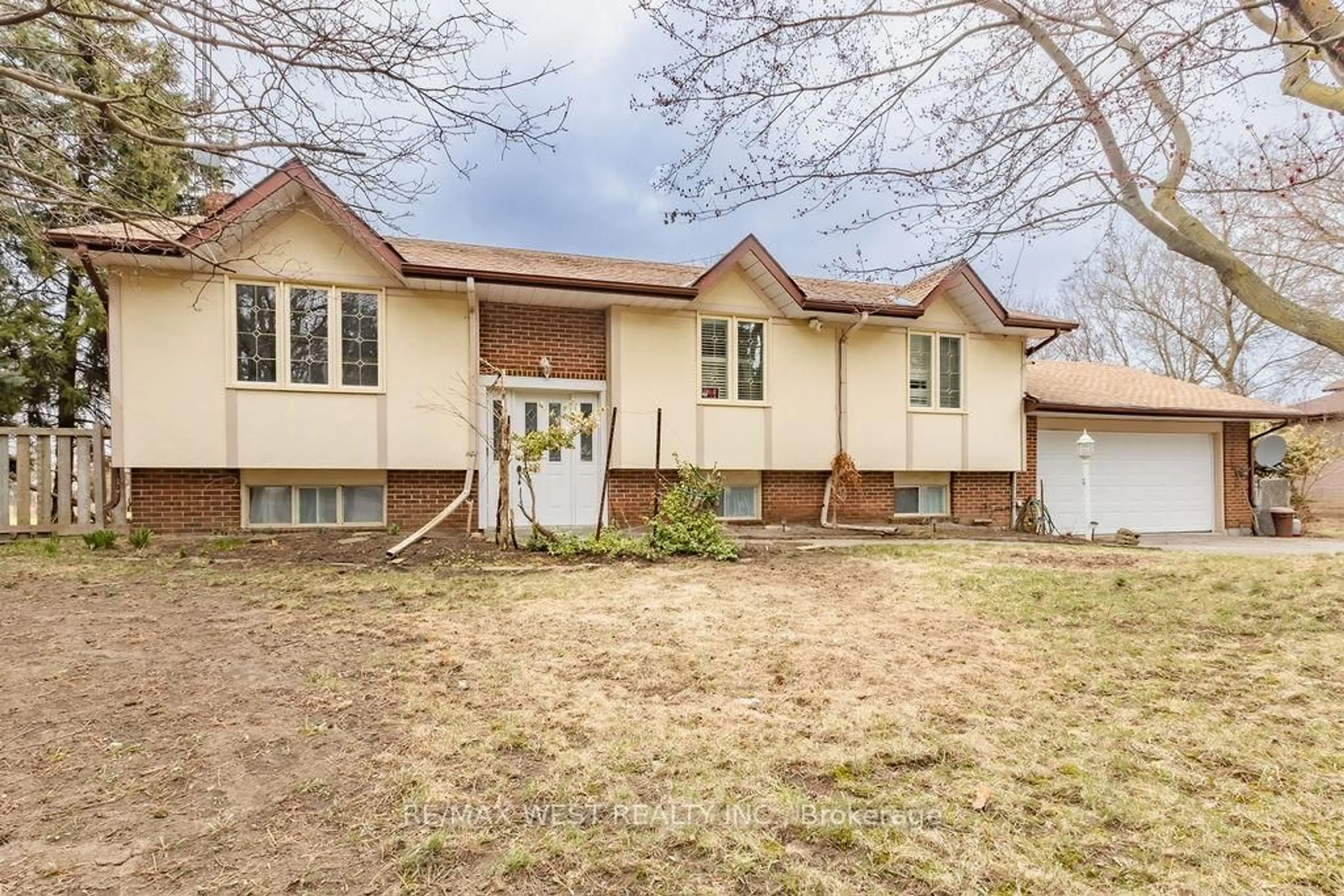 Home with vinyl exterior material, street for 12777 Mississauga Rd, Caledon Ontario L7C 1X2