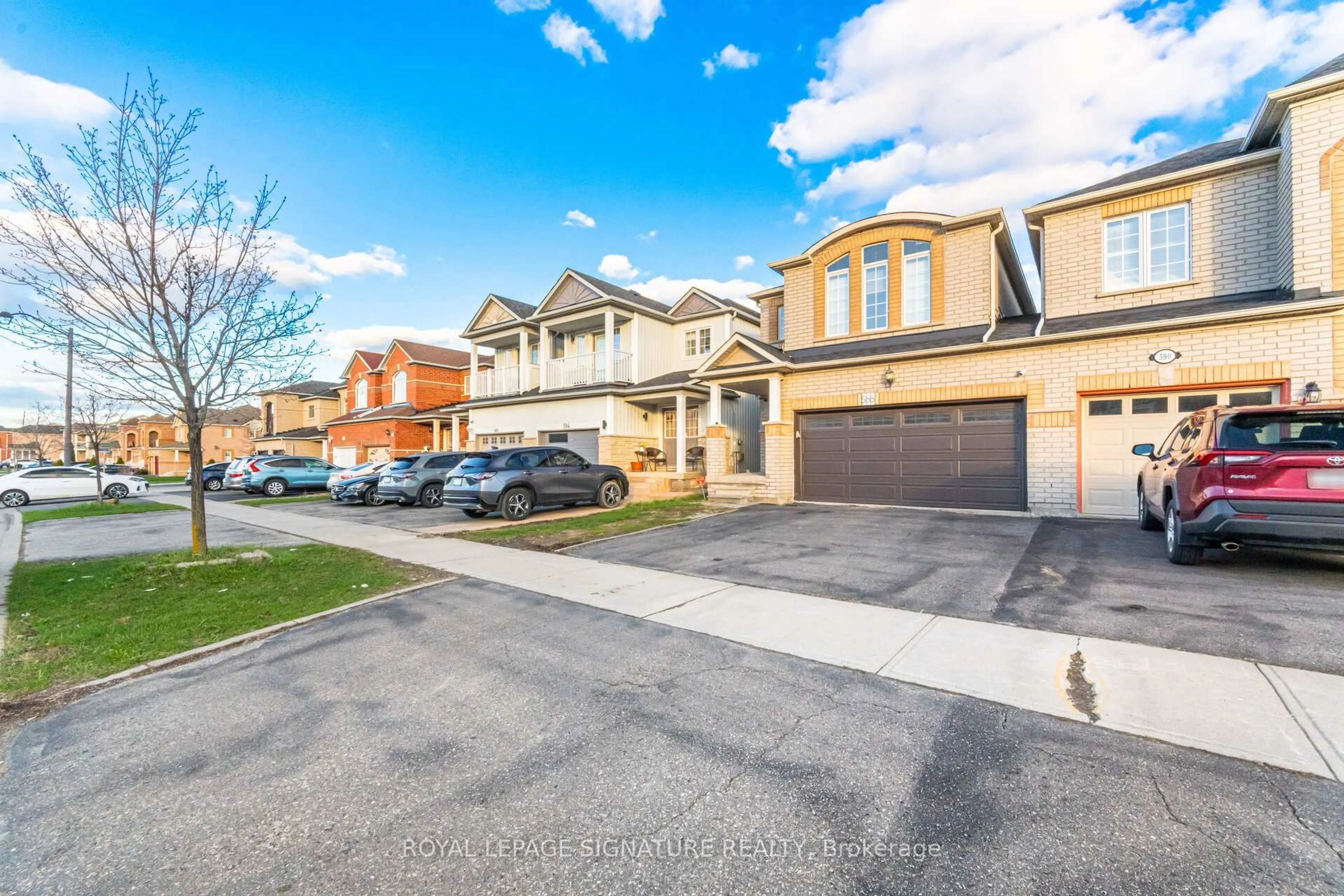 A pic from outside/outdoor area/front of a property/back of a property/a pic from drone, street for 588 Rossellini Dr, Mississauga Ontario L5W 1M4