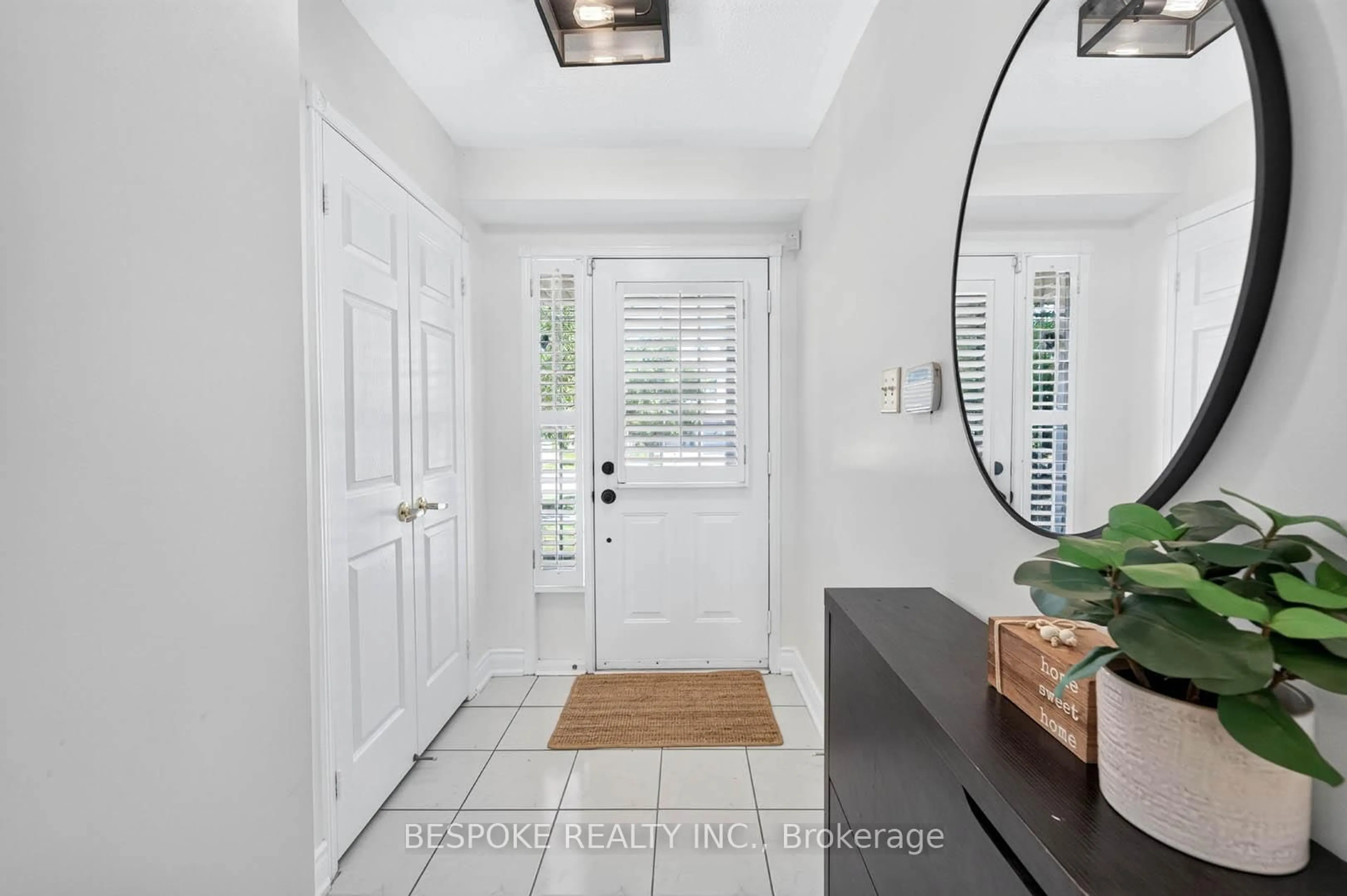 Indoor entryway for 95 West Oak Cres, Toronto Ontario M9N 3Z7
