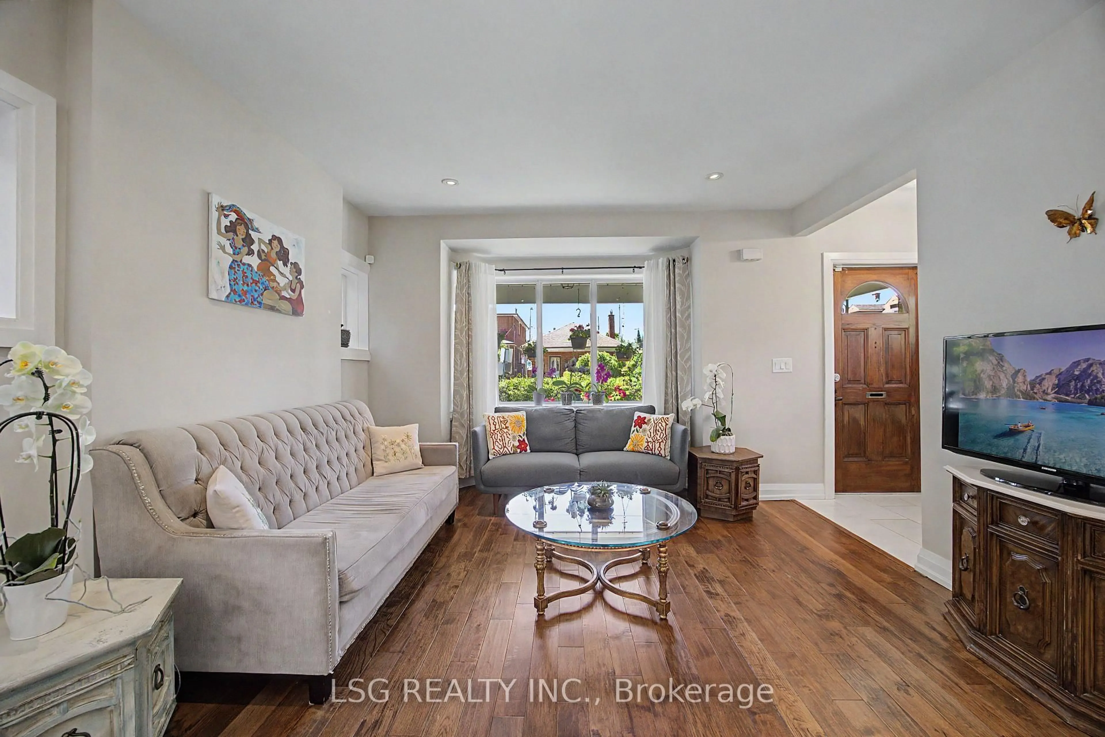 Living room with furniture, unknown for 474 Whitmore Ave, Toronto Ontario M6E 2N7