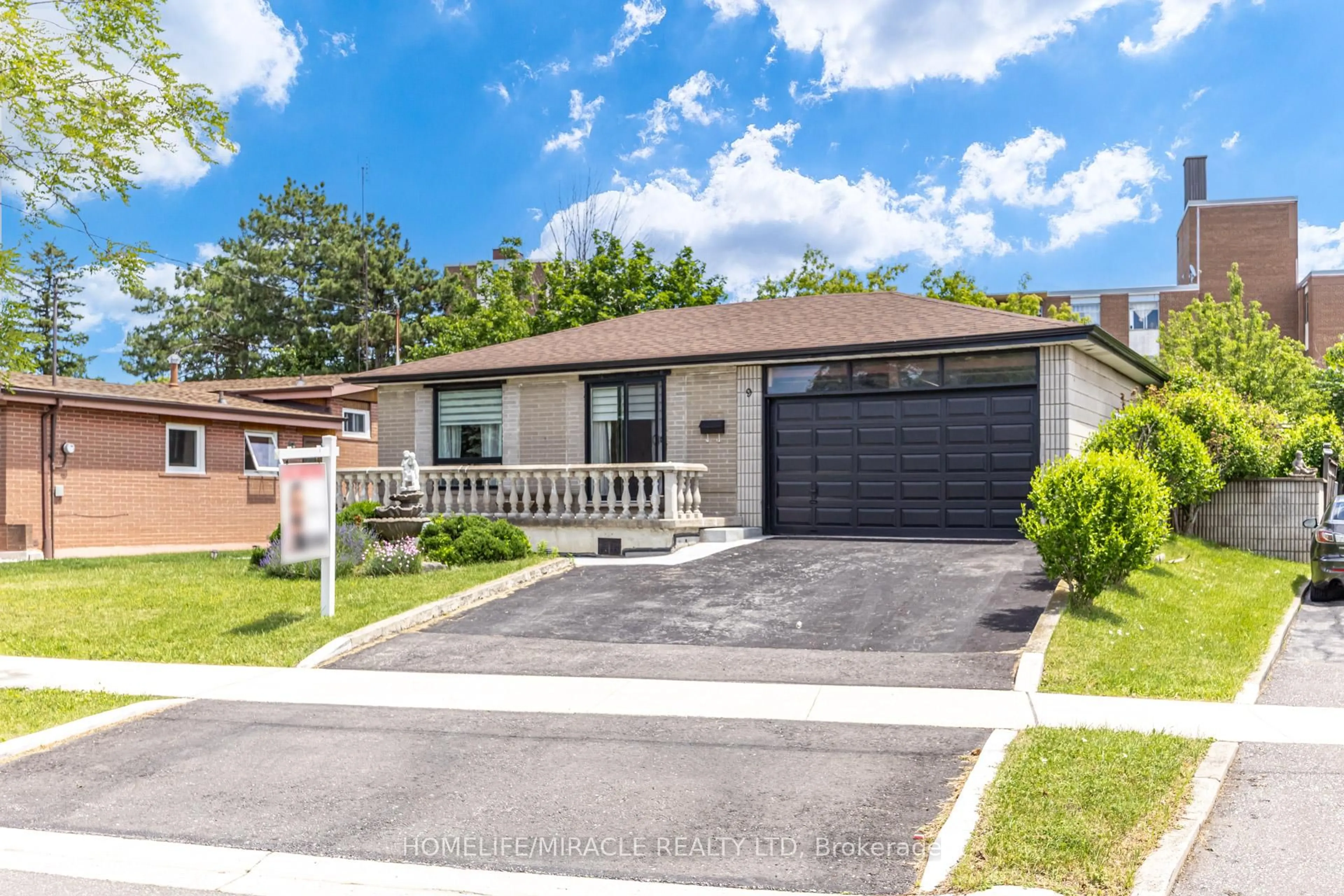 Home with vinyl exterior material, street for 9 Wheatsheaf Cres, Toronto Ontario M3N 1P7