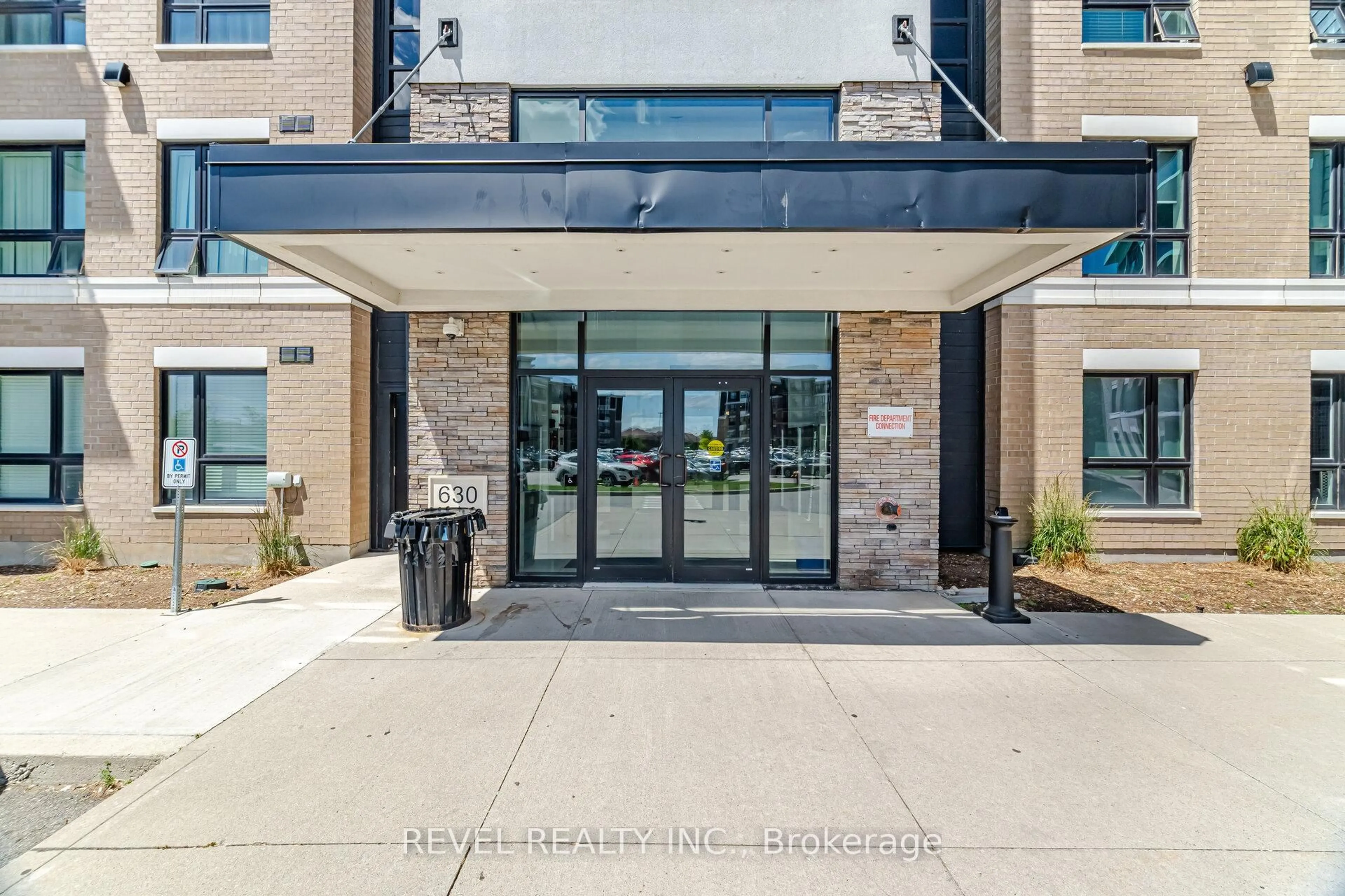 Indoor foyer for 630 Sauve St #220, Milton Ontario L9T 9A6