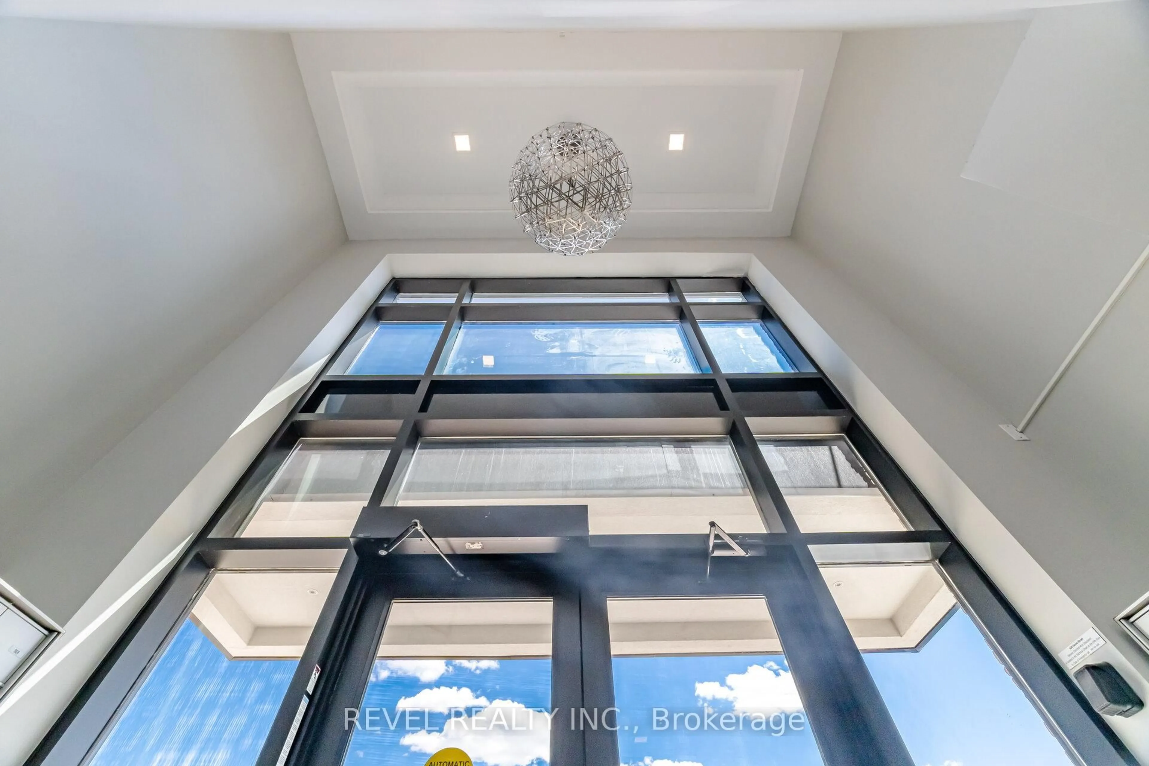 Indoor foyer for 630 Sauve St #220, Milton Ontario L9T 9A6