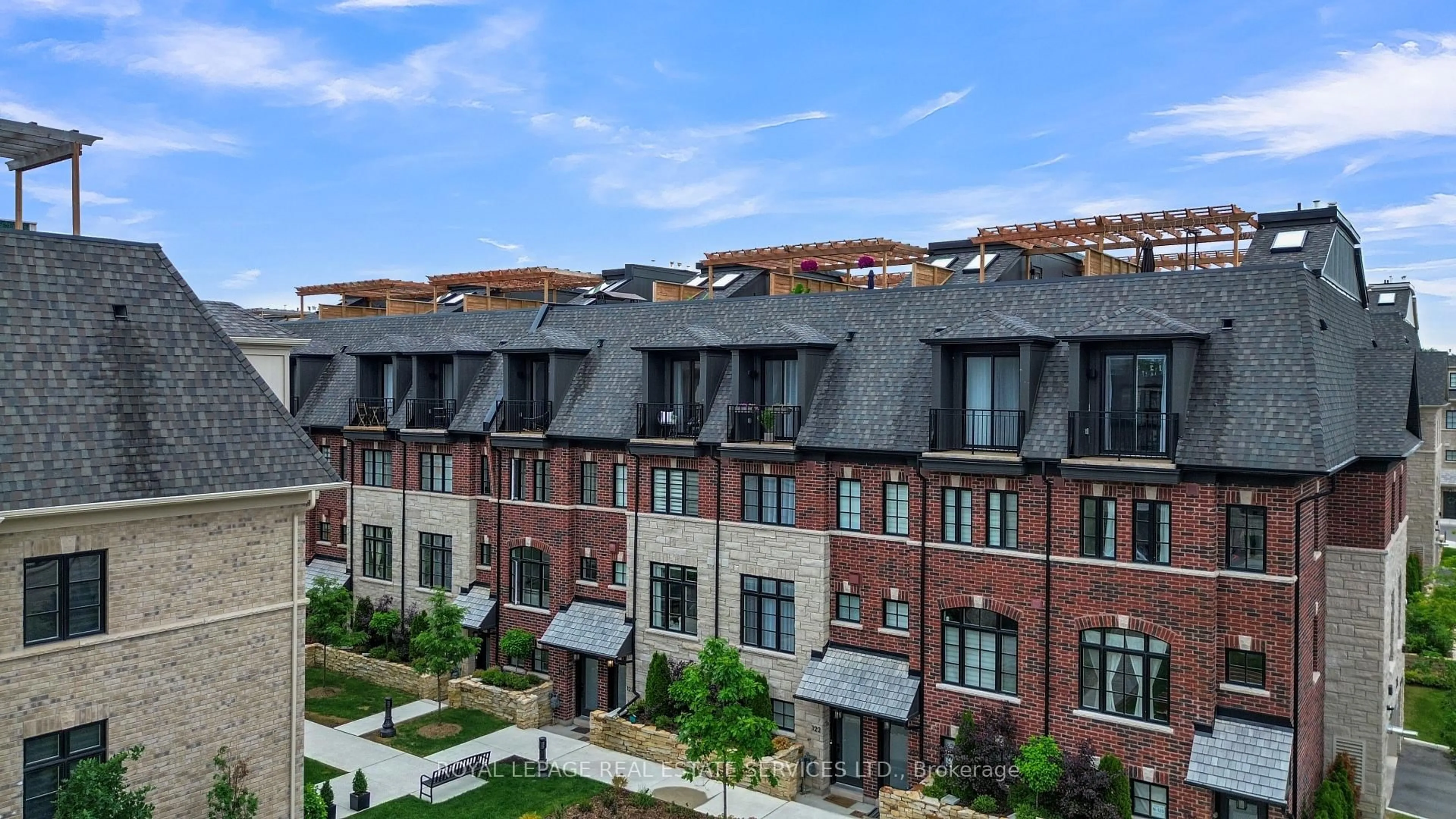 A pic from outside/outdoor area/front of a property/back of a property/a pic from drone, city buildings view from balcony for 35 Lunar Cres, Mississauga Ontario L5M 2P6