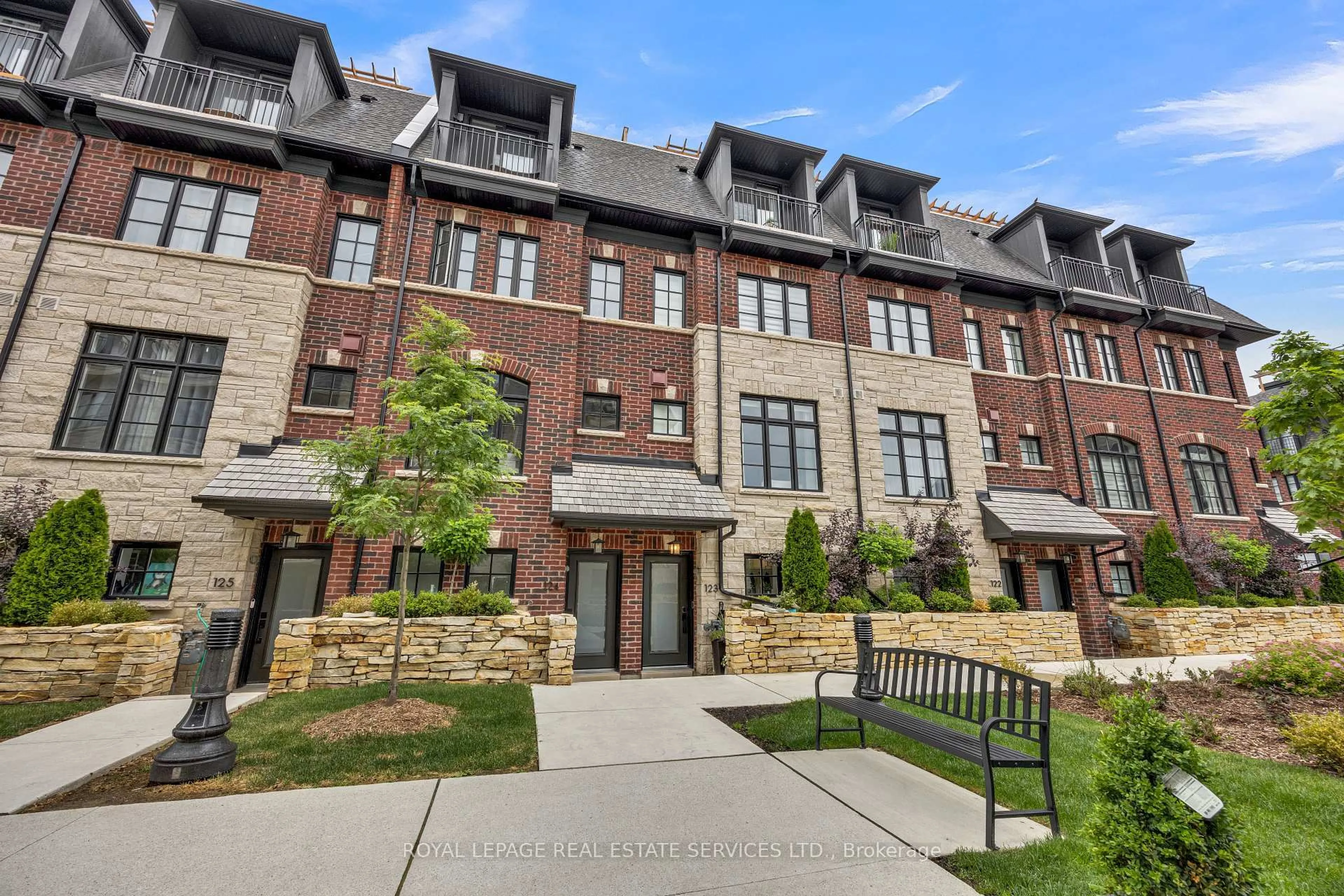 Unknown for 35 Lunar Cres, Mississauga Ontario L5M 2P6