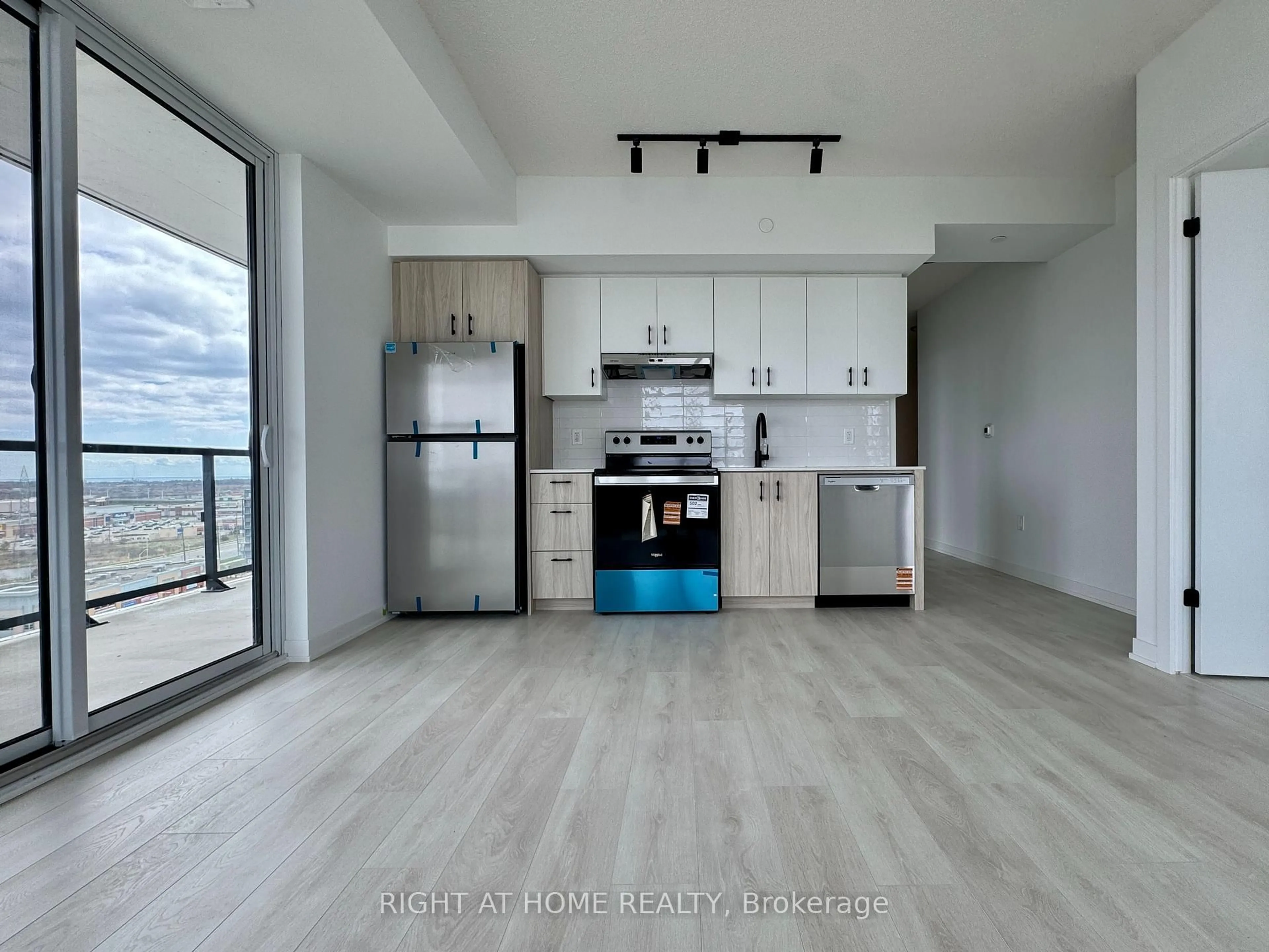 Open concept kitchen, unknown for 4878 Powers Common #D1209, Burlington Ontario L7M 2B4