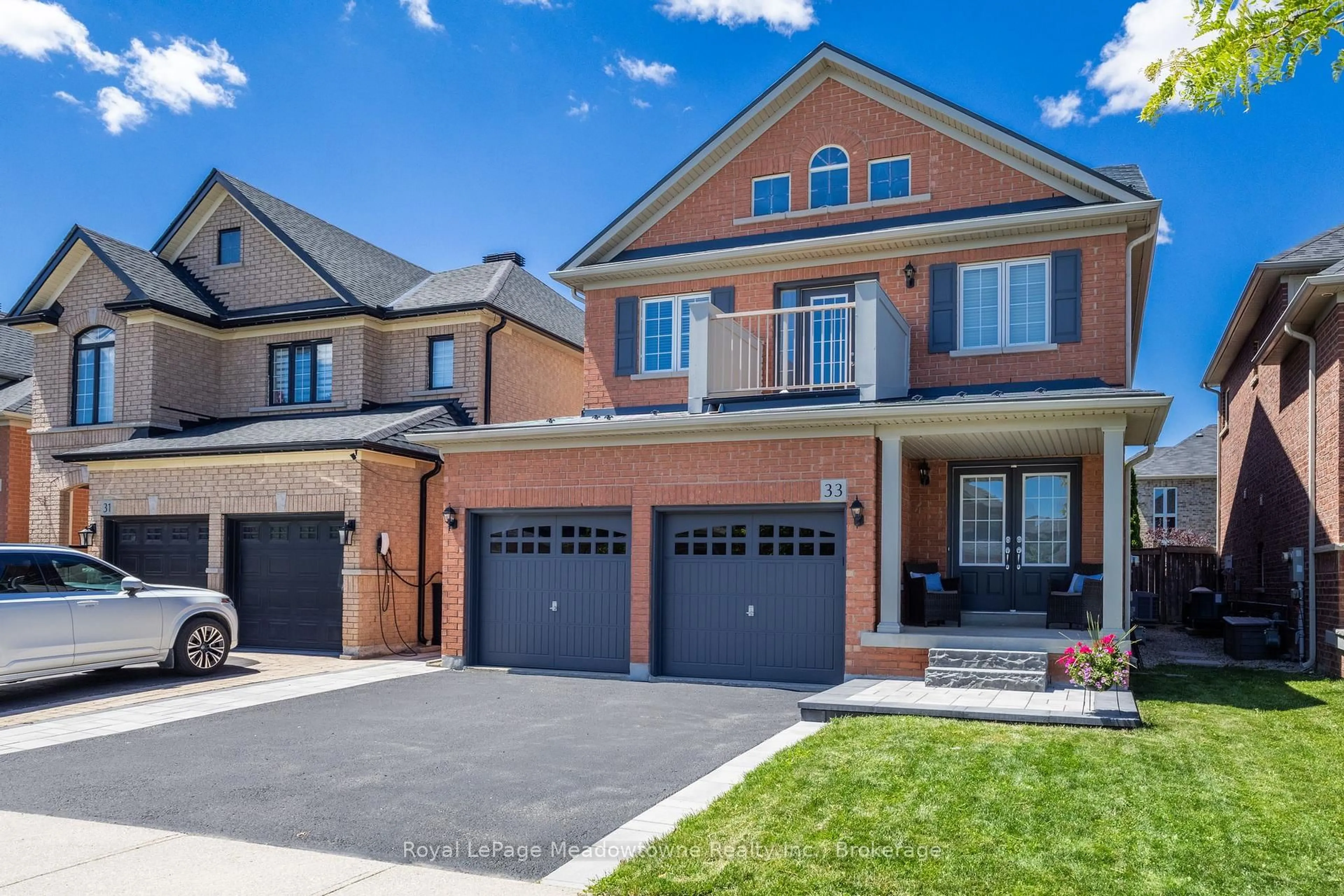 Home with brick exterior material, street for 33 Milfoil St, Halton Hills Ontario L7G 6M5
