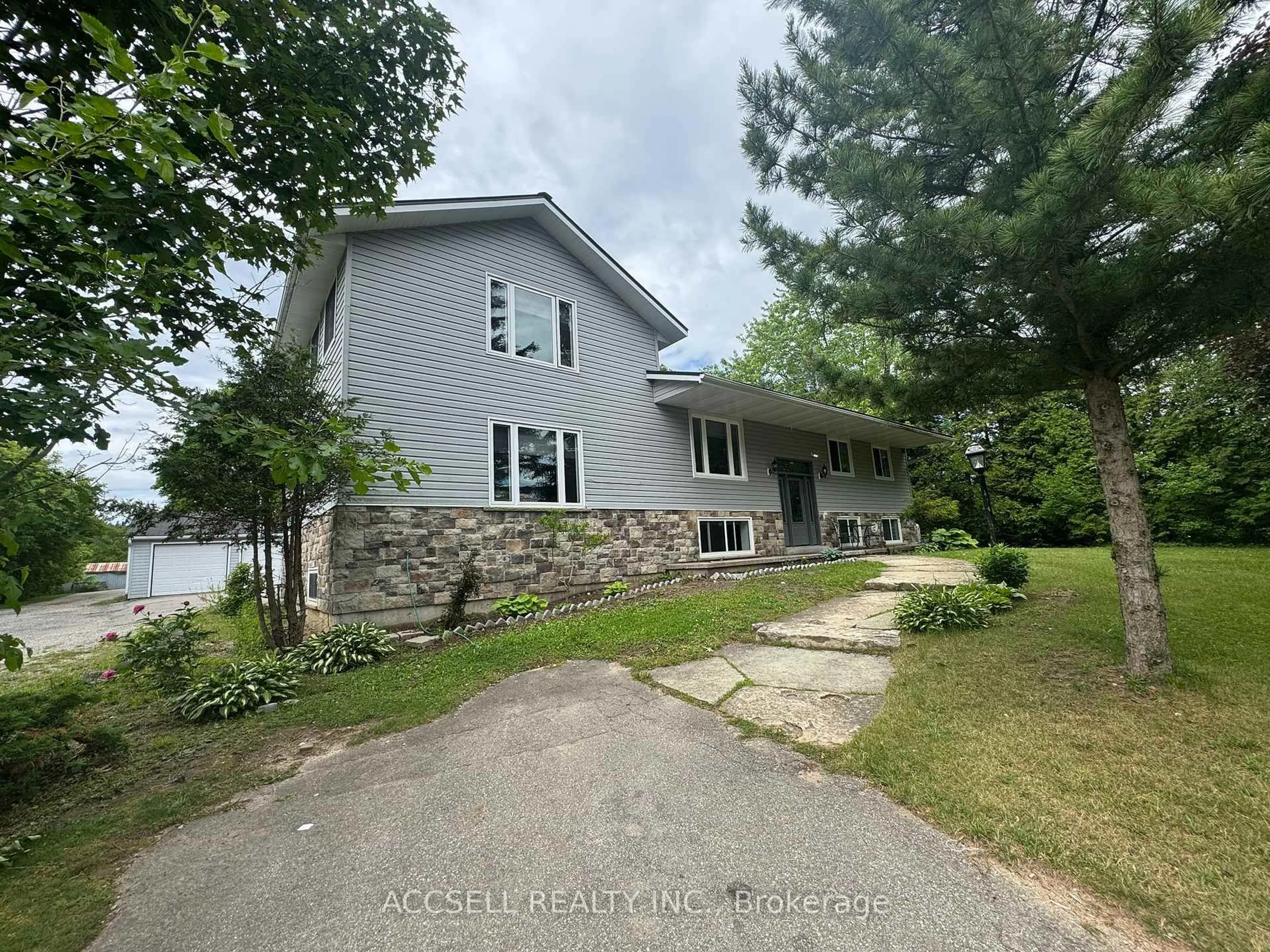 A pic from outside/outdoor area/front of a property/back of a property/a pic from drone, unknown for 14222 Dublin Line, Halton Hills Ontario L7J 2L9